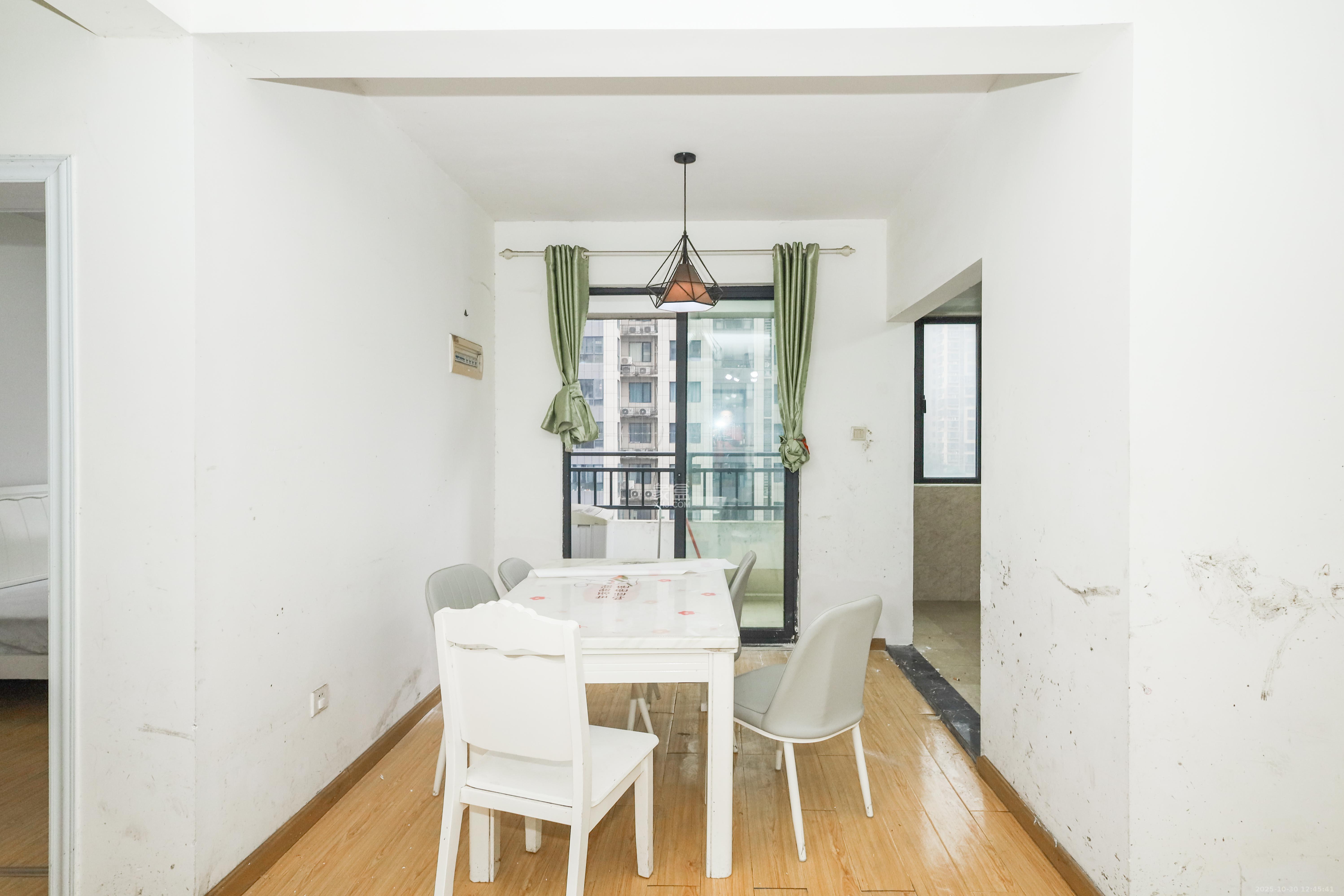 中国铁建梅溪青秀一期  3室2厅2卫    105.0万其他