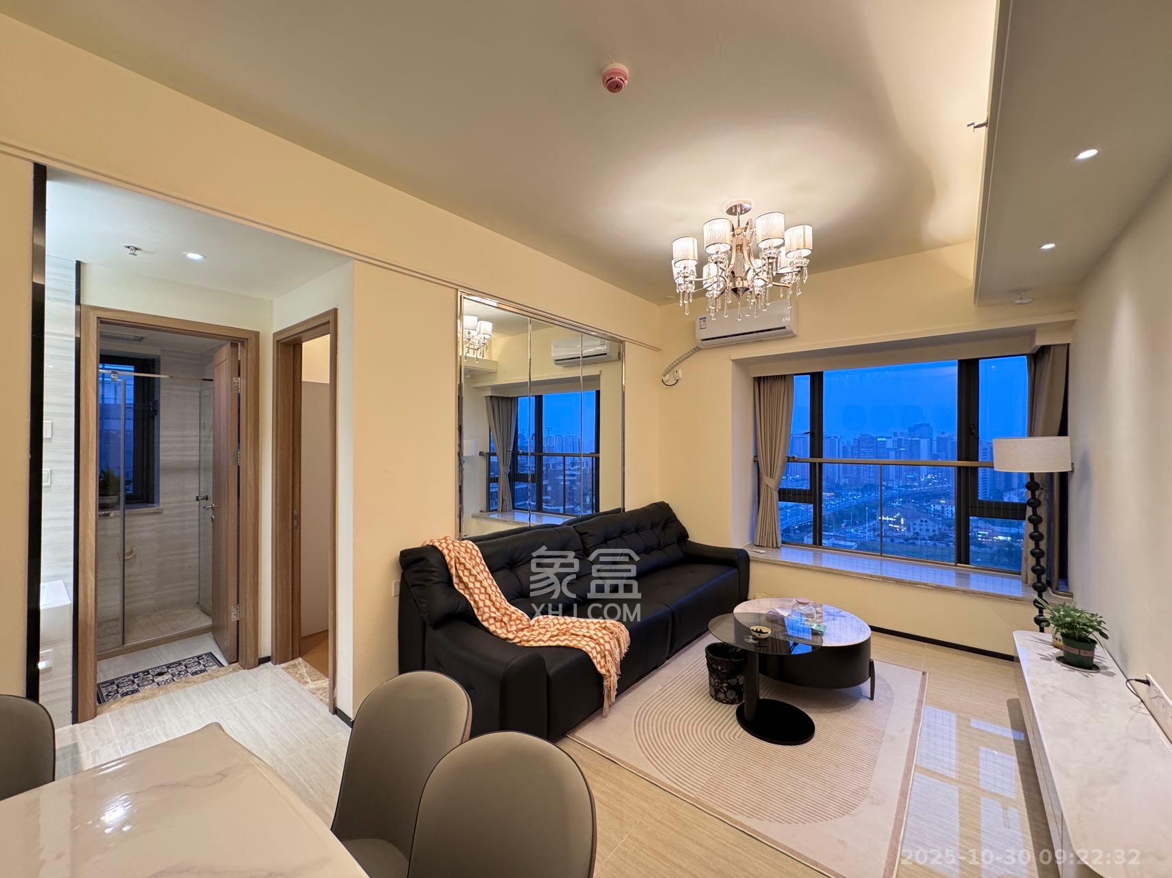 恒大金融广场  1室1厅1卫    2600.0元/月 恒大金融广场  1室1厅1卫    2600.0元/月室内图1