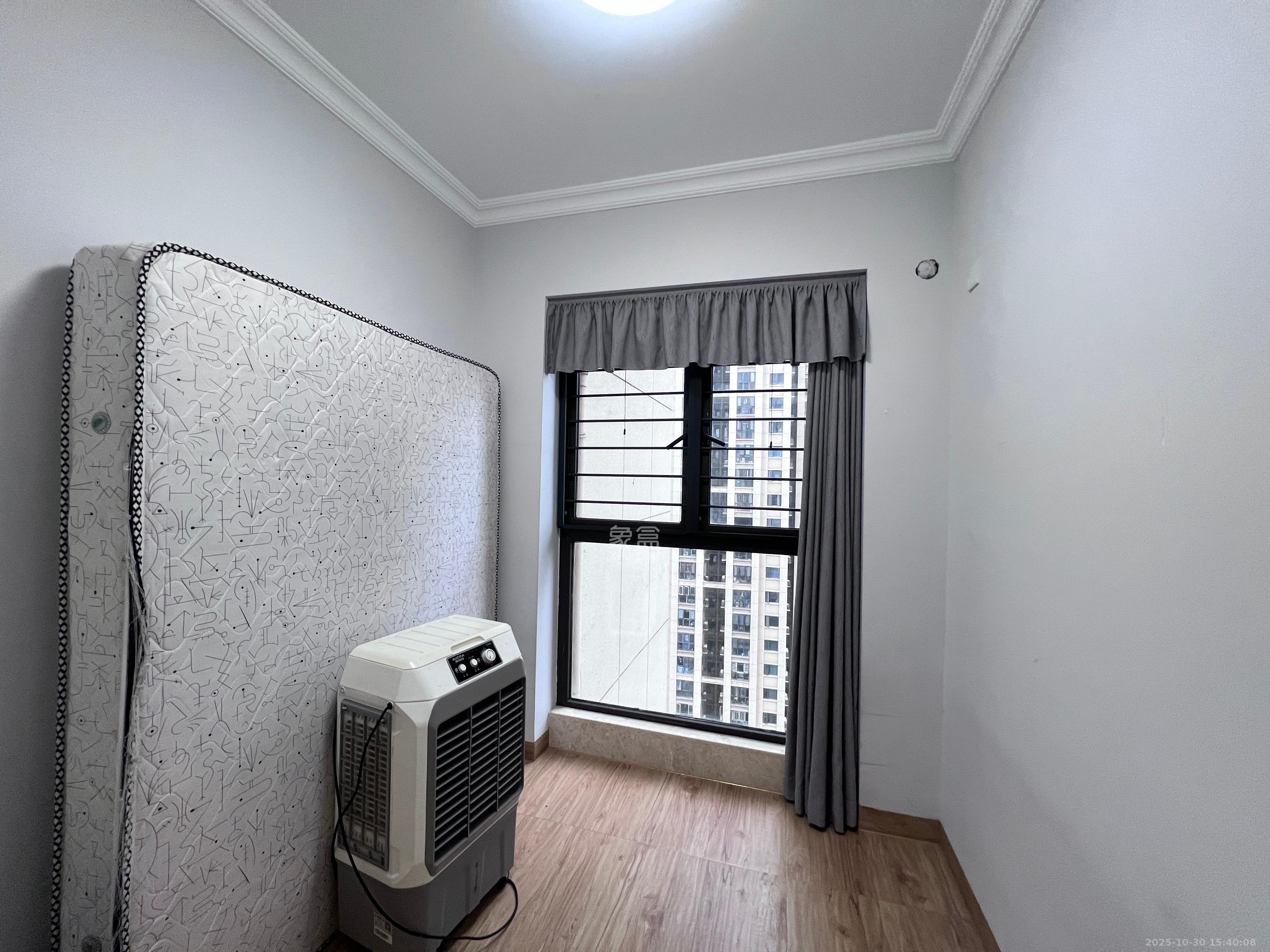 芙蓉万国城MOMA（卓越汇富苑）  3室2厅2卫    2800.0元/月室内图