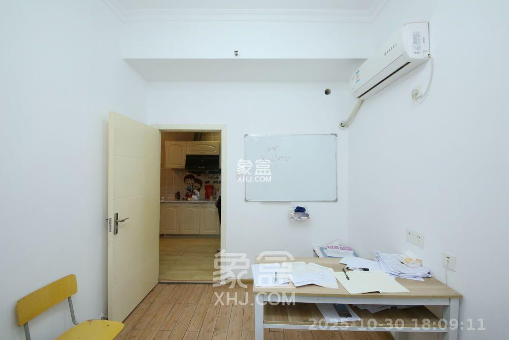 昊天大厦  2室1厅1卫    2500.0元/月室内图