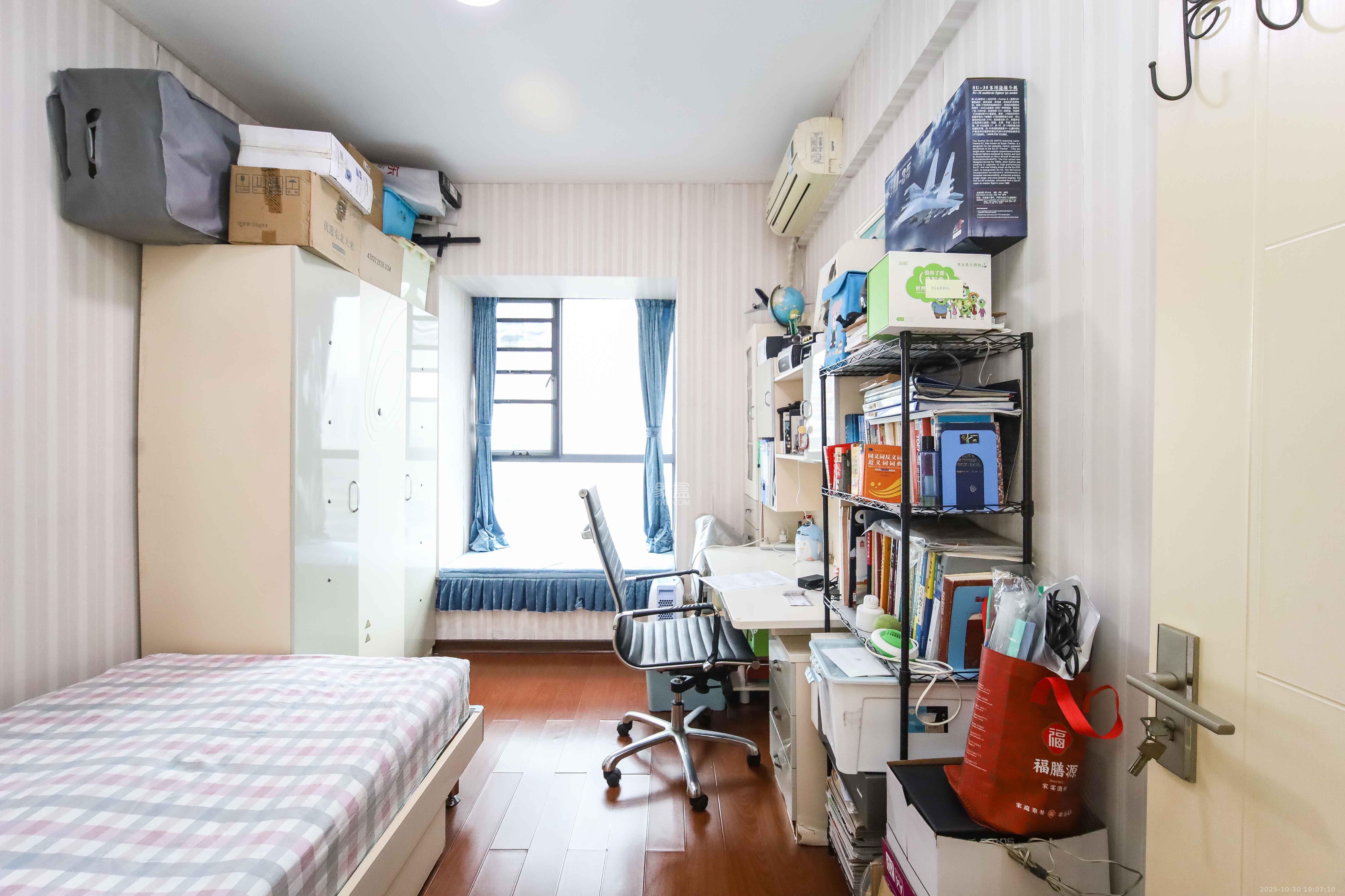 银港水晶城  3室2厅2卫    108.0万卧室