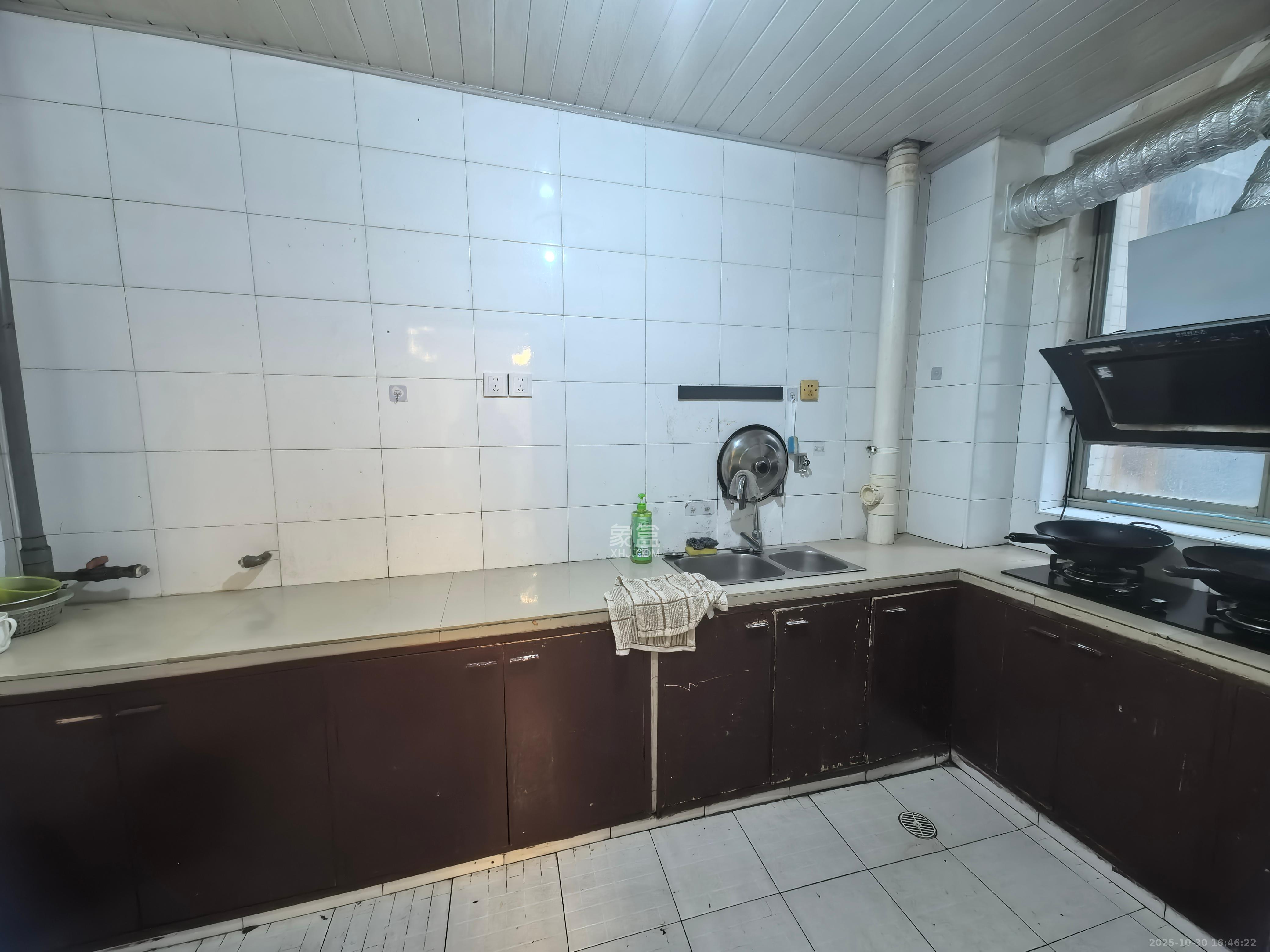 金峰小区南院  5室2厅3卫    4000.0元/月 金峰小区南院  5室2厅3卫    4000.0元/月室内图