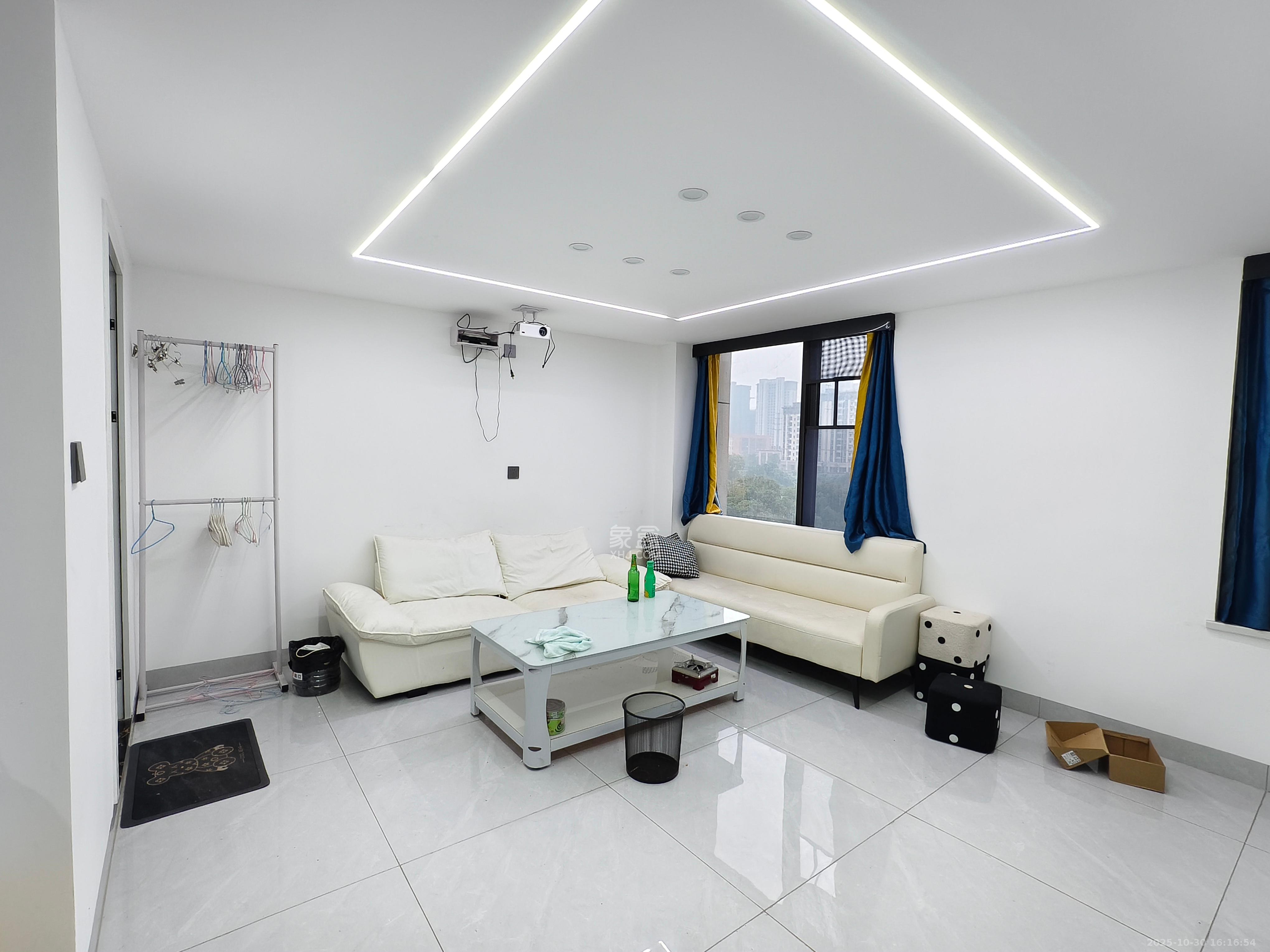 新城悦隽公园  1室1厅1卫    2000.0元/月 新城悦隽公园  1室1厅1卫    2000.0元/月室内图