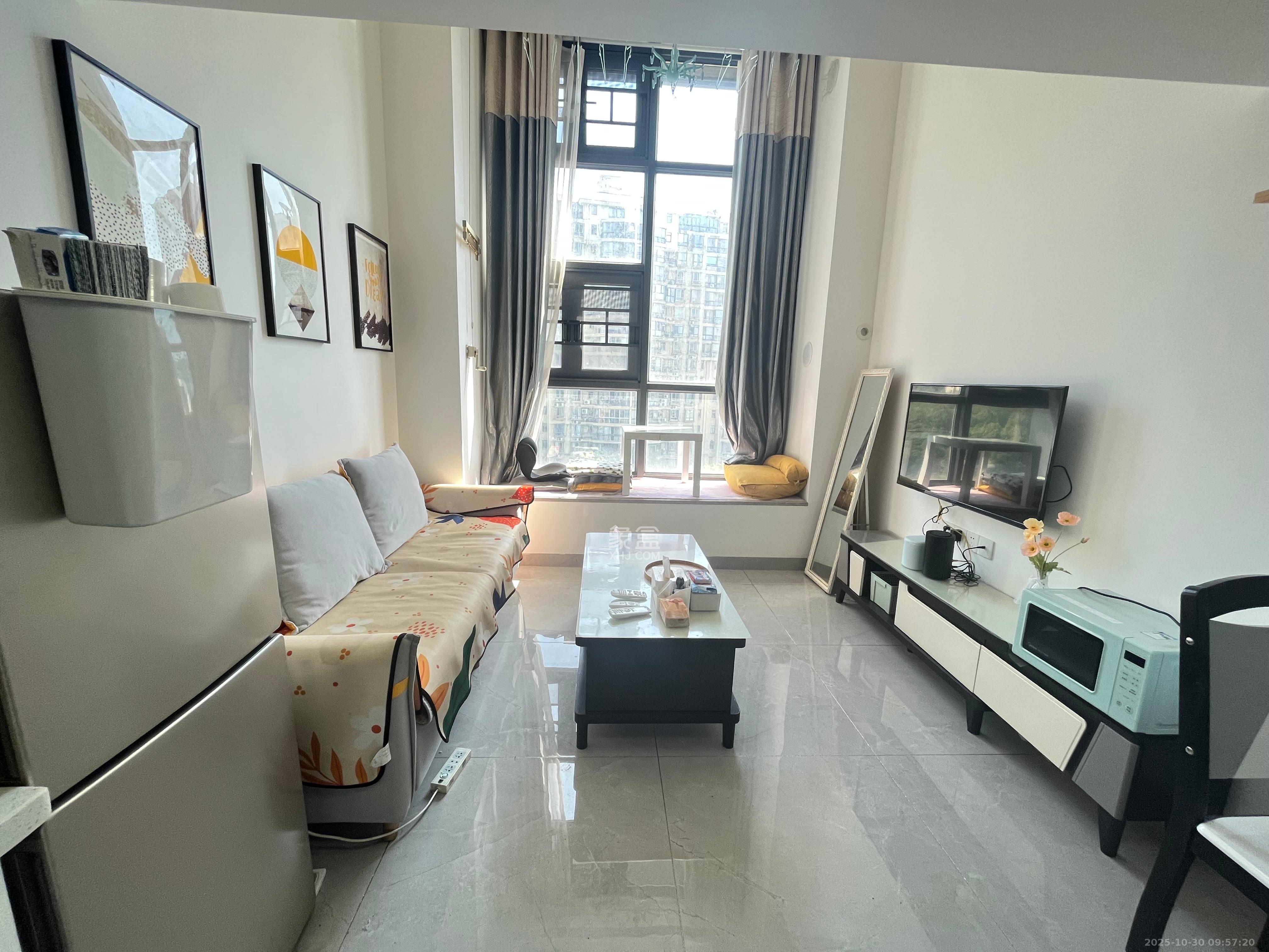 弘坤云寓  1室1厅1卫    2200.0元/月室内图1