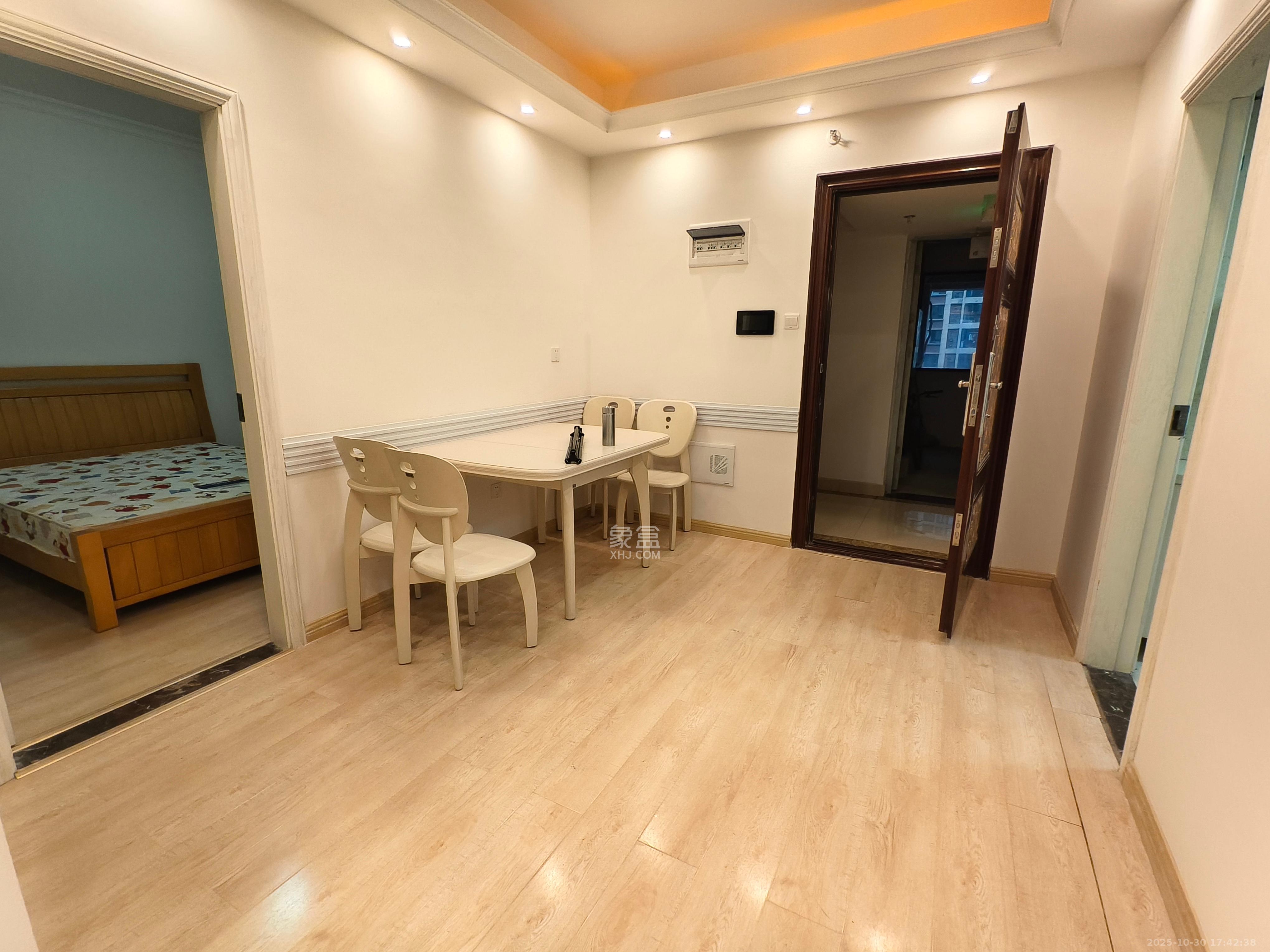 五江天街北区  2室2厅1卫    2400.0元/月室内图