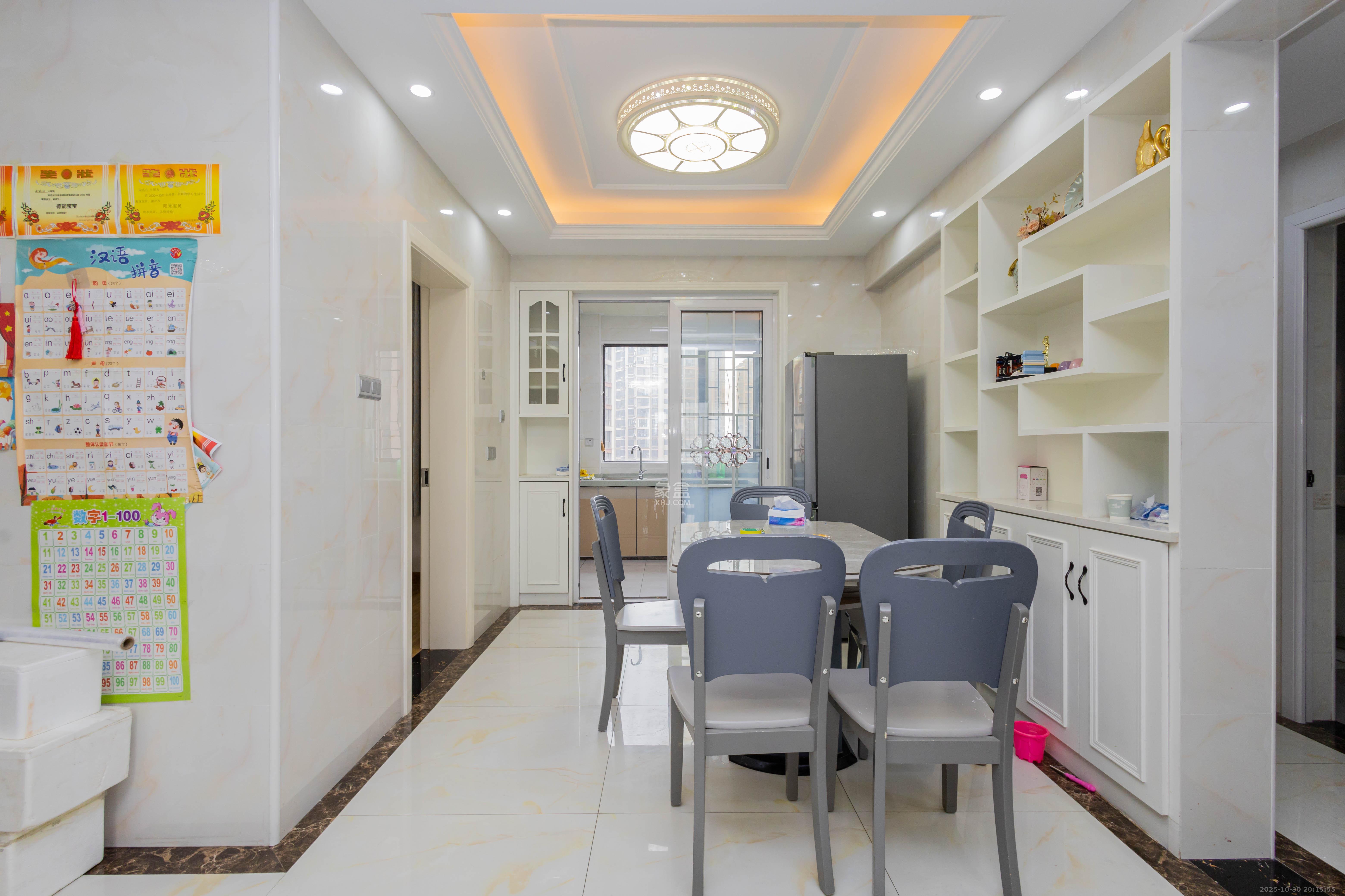 旭辉华庭  3室2厅2卫    75.0万客厅