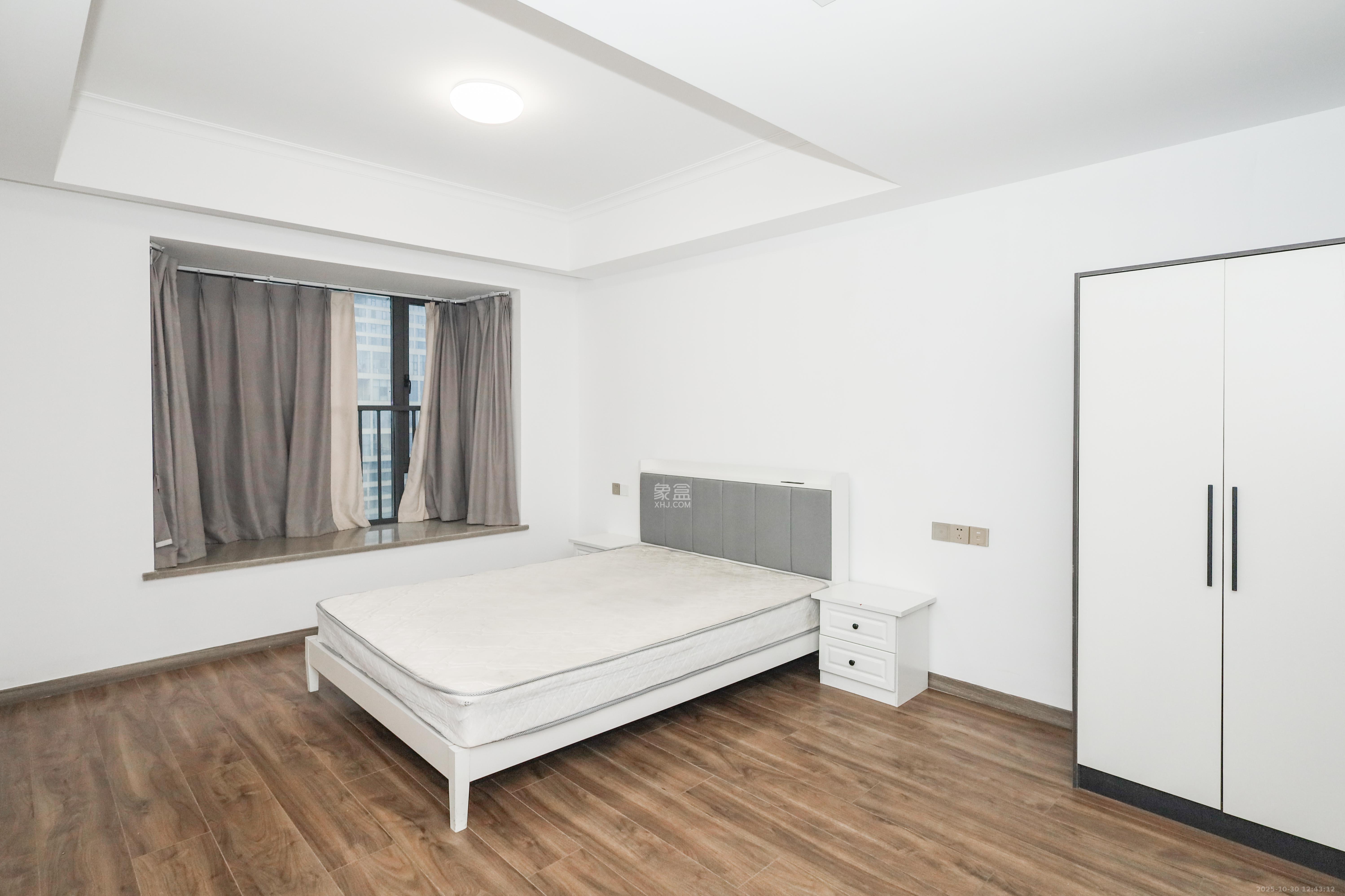 梦想新天地  4室2厅2卫    160.0万卧室