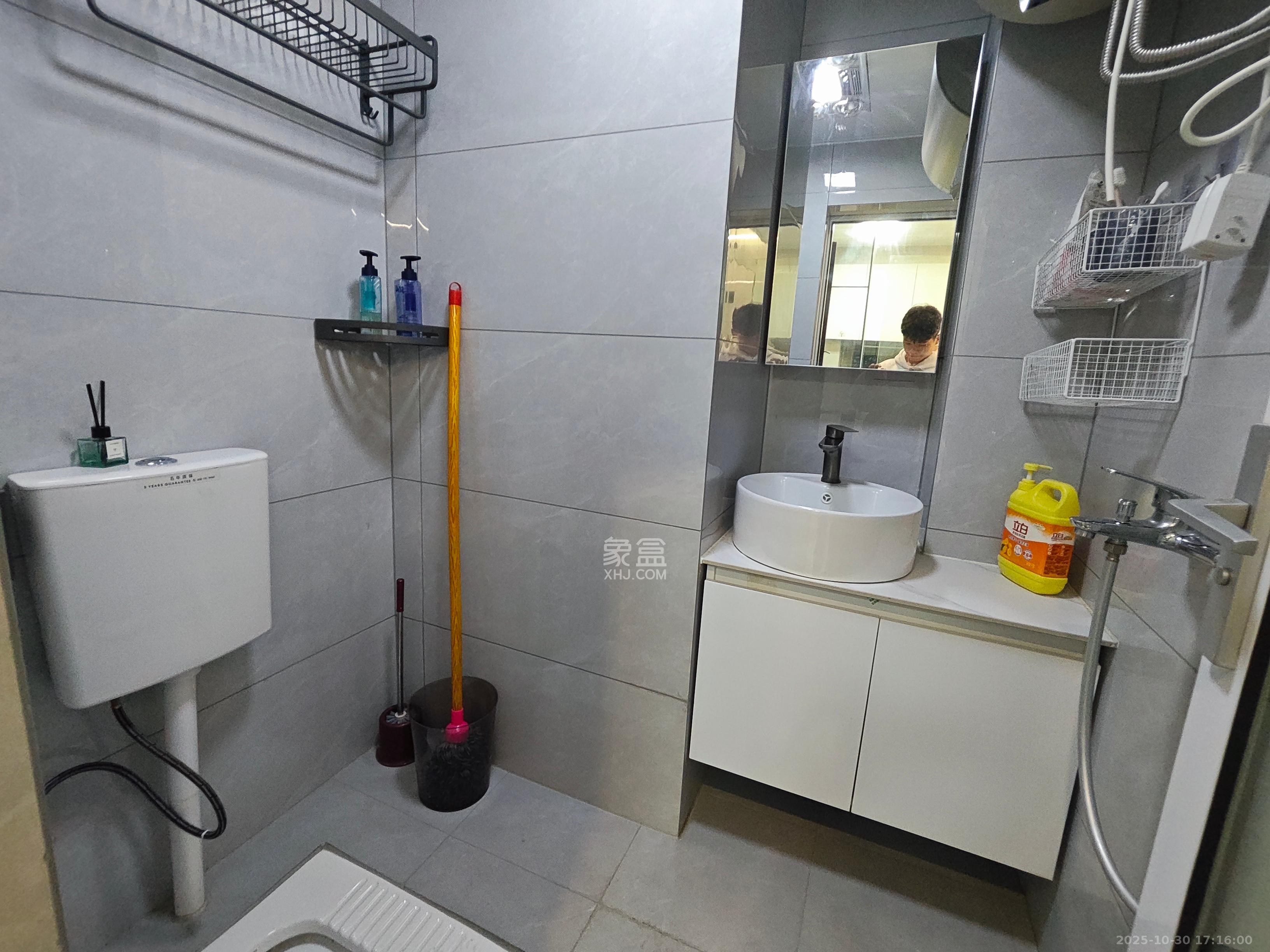 鄱阳汇金中心  1室0厅0卫    1800.0元/月室内图