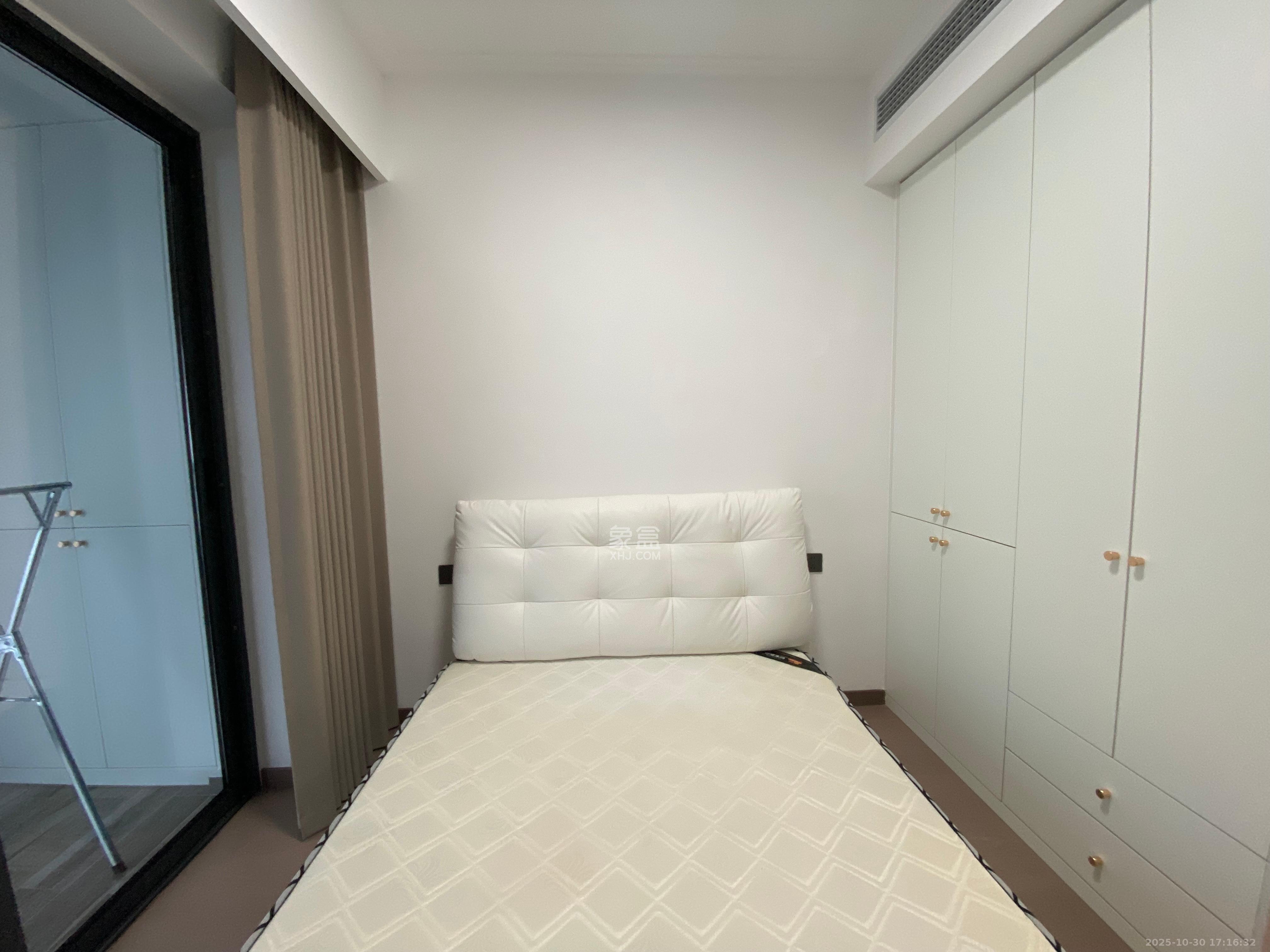 绿地V岛  3室2厅2卫    4200.0元/月室内图