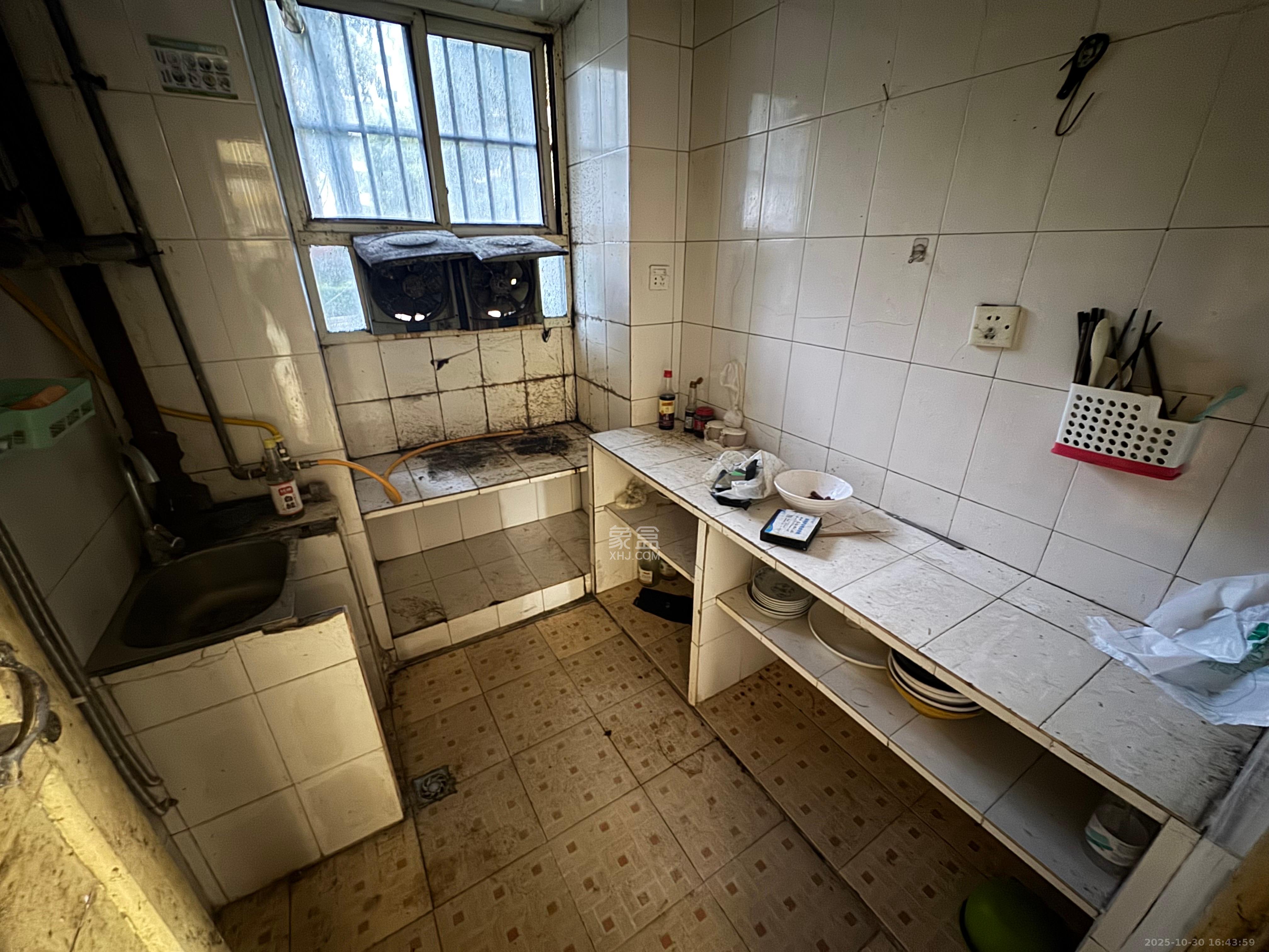 省政府机关梓园住宅区  3室1厅1卫    2300.0元/月室内图