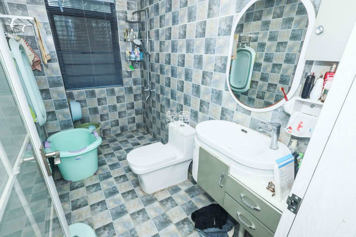 天元涉外景园C区 3室2厅2卫 89.0万 天元涉外景园C区 3室2厅2卫 89.0万卫生间