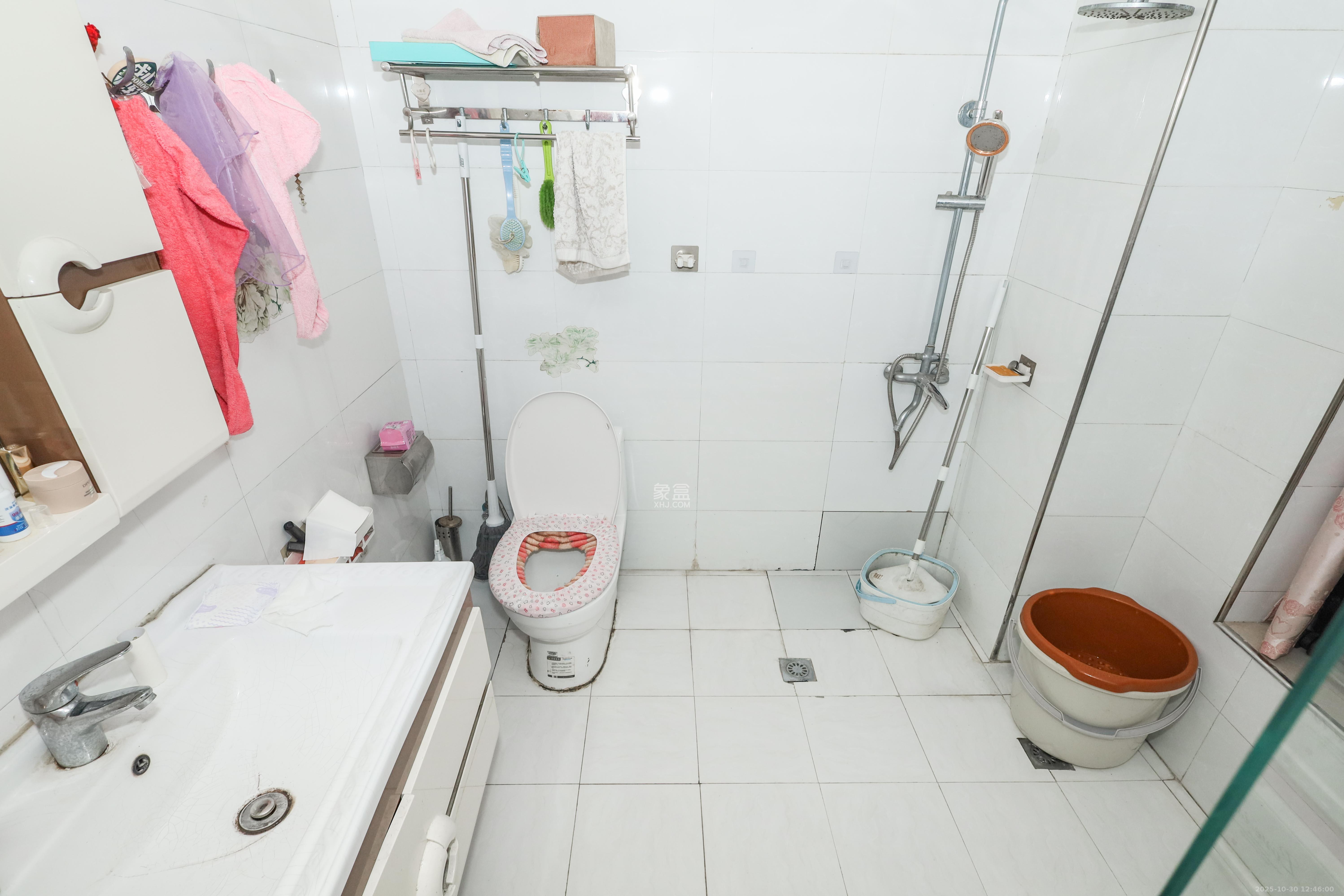 麓谷公馆(涉外国际公馆)  3室2厅2卫    98.0万 麓谷公馆(涉外国际公馆)  3室2厅2卫    98.0万卫生间