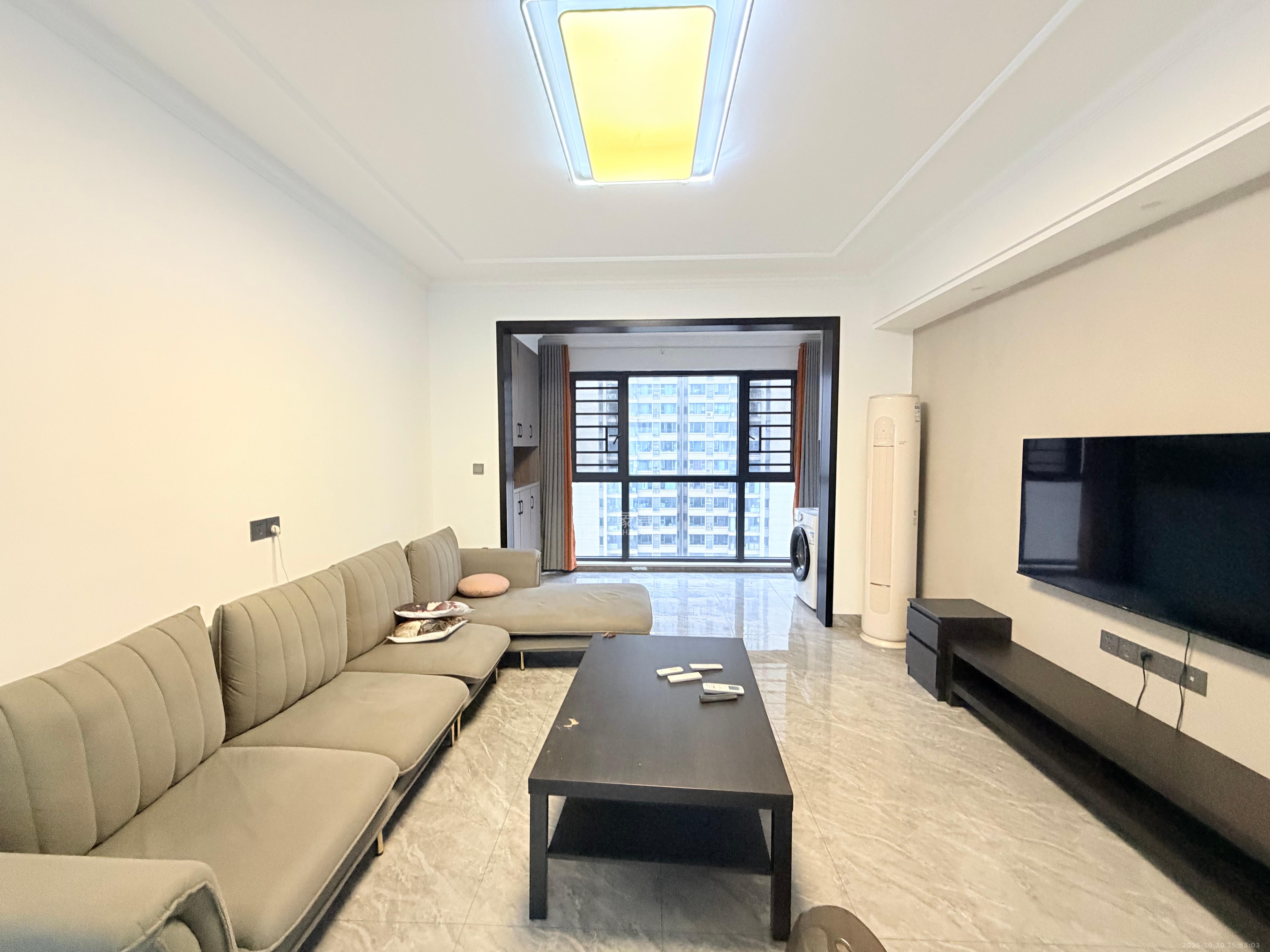 长房东旭国际  4室2厅2卫    4000.0元/月室内图