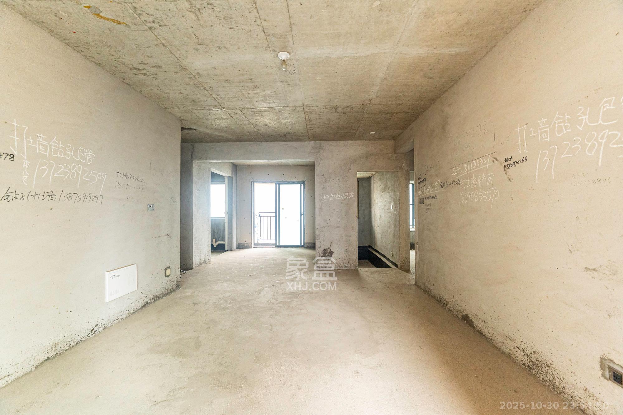 佳俊万家府  4室2厅2卫    109.0万 佳俊万家府  4室2厅2卫    109.0万客厅