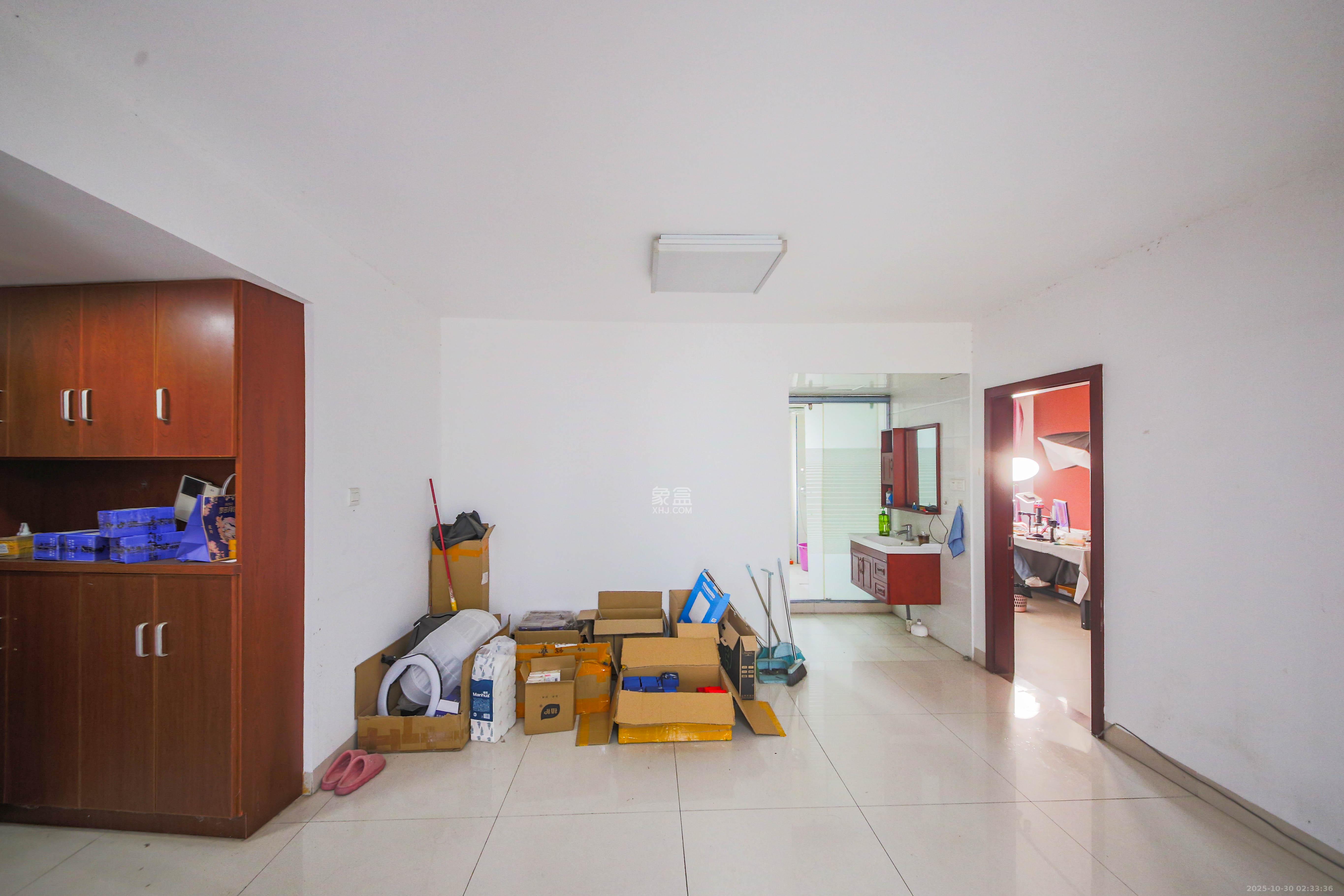 上峰苑(兰亭玥岛) 3室2厅1卫 92.0万 上峰苑(兰亭玥岛) 3室2厅1卫 92.0万客厅