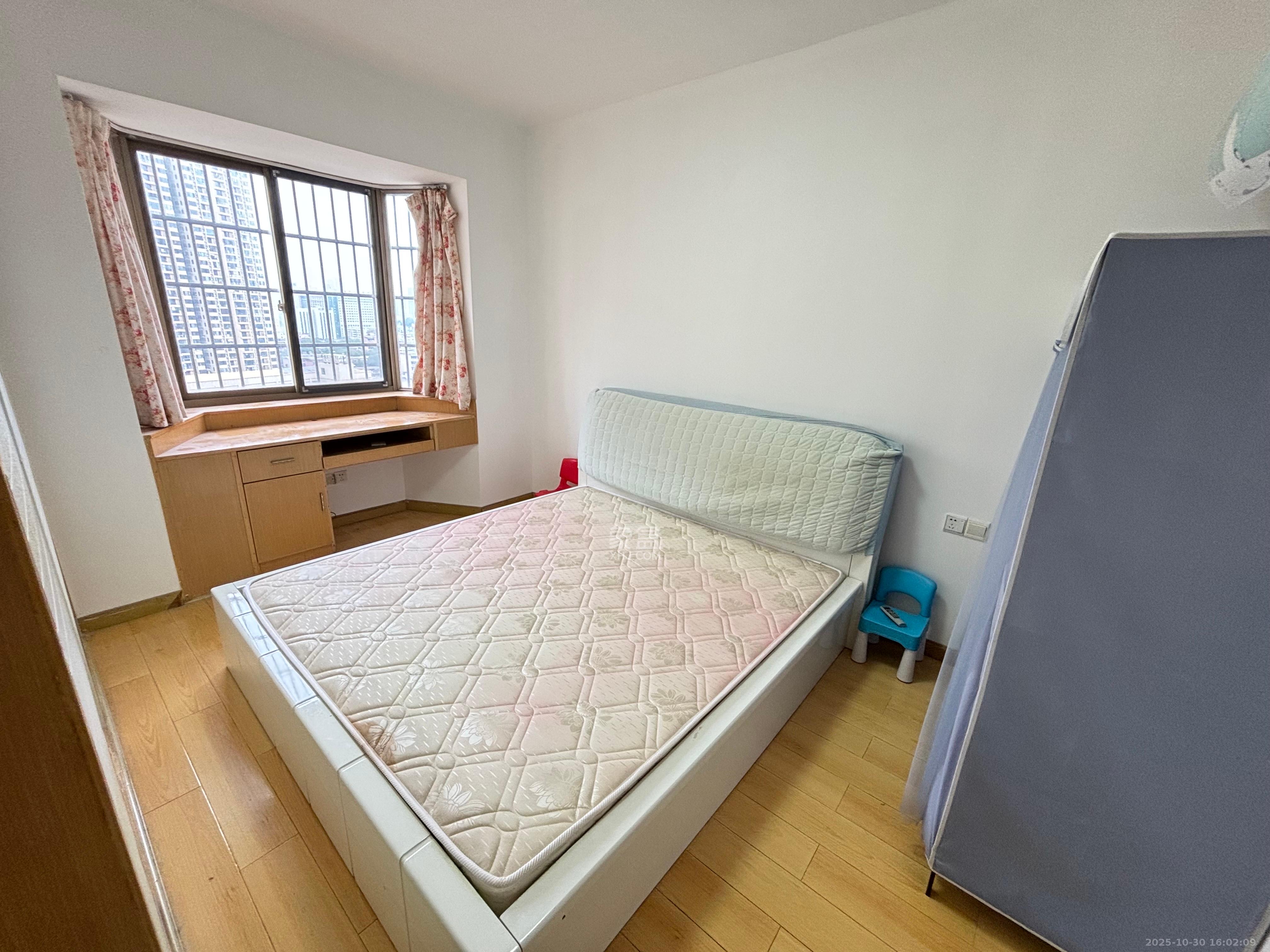 层上观邸  3室2厅1卫    2200.0元/月室内图