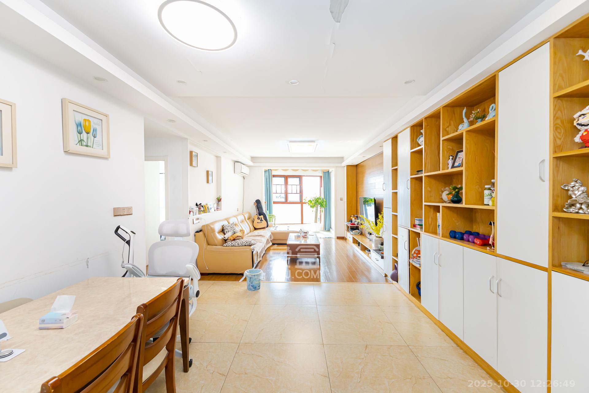 润和之悦（金泽园）  3室2厅2卫    62.0万客厅