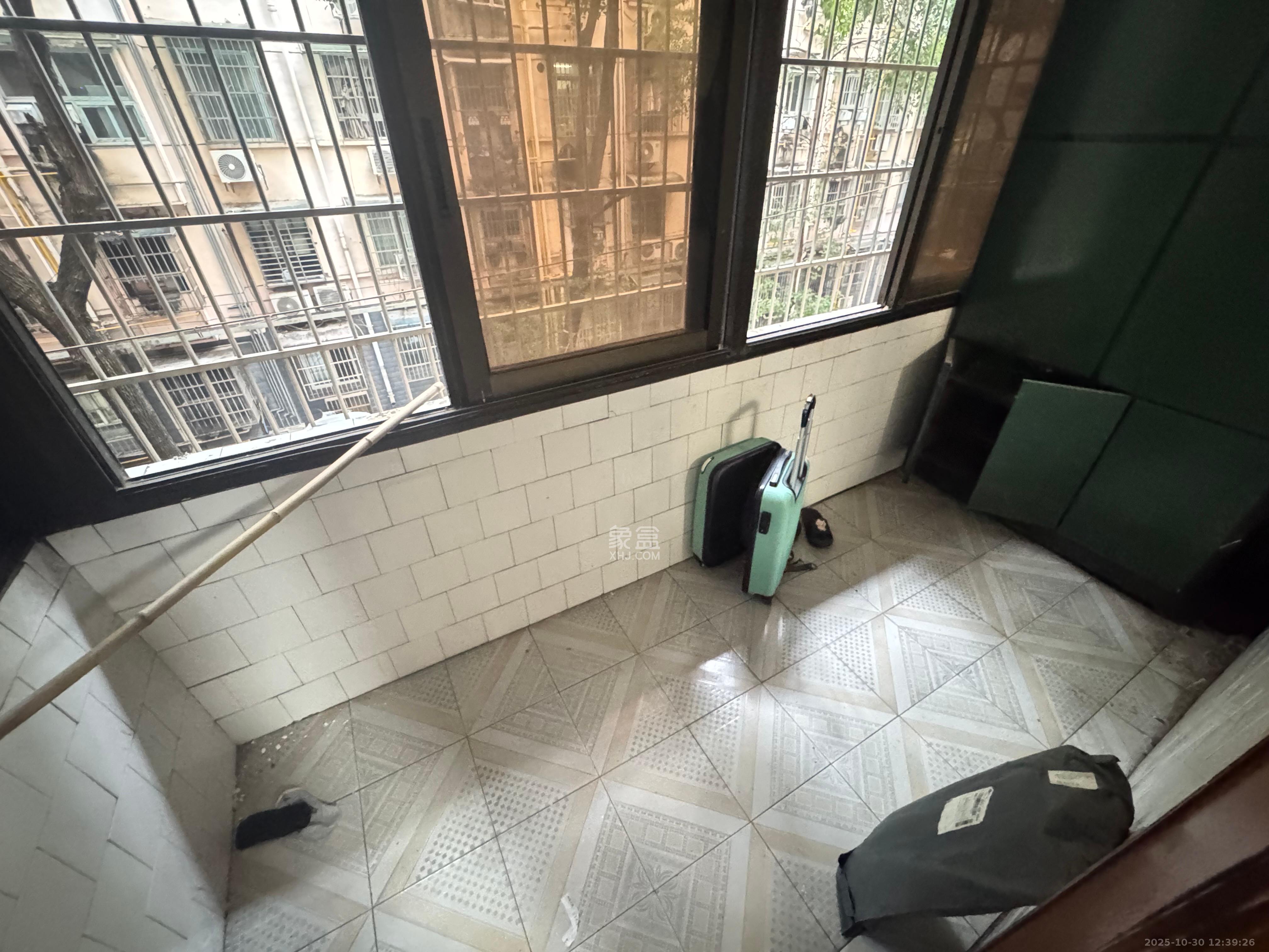 红旗区二片  2室1厅1卫    1500.0元/月室内图