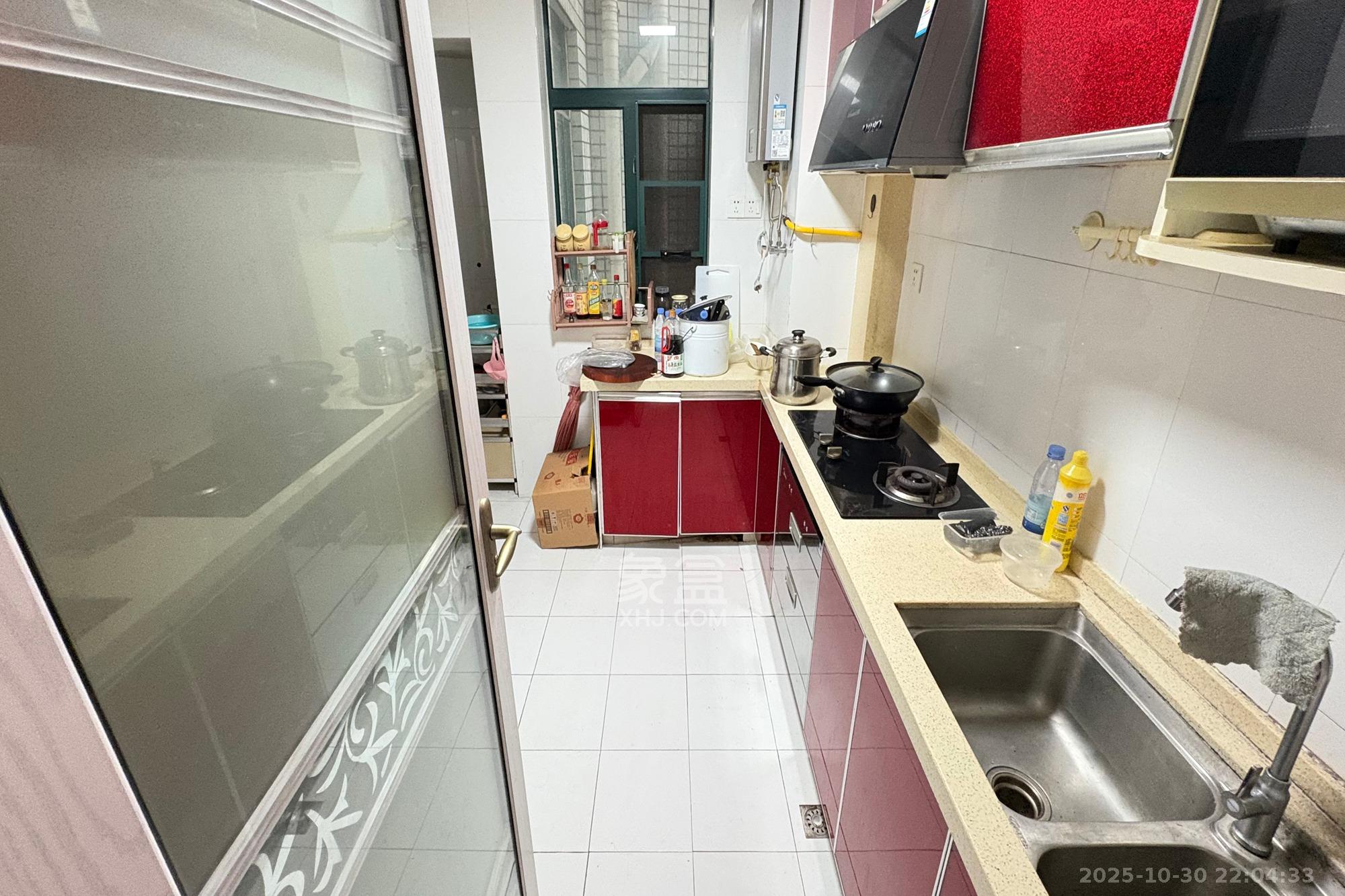 王府花园 4室2厅2卫 225.0万 王府花园 4室2厅2卫 225.0万厨房