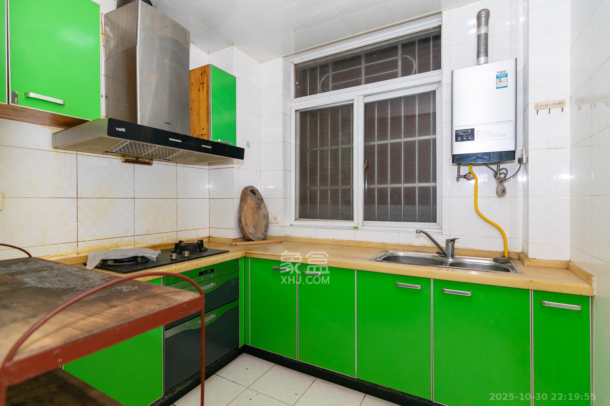 望福佳园  3室2厅2卫    42.0万 望福佳园  3室2厅2卫    42.0万厨房