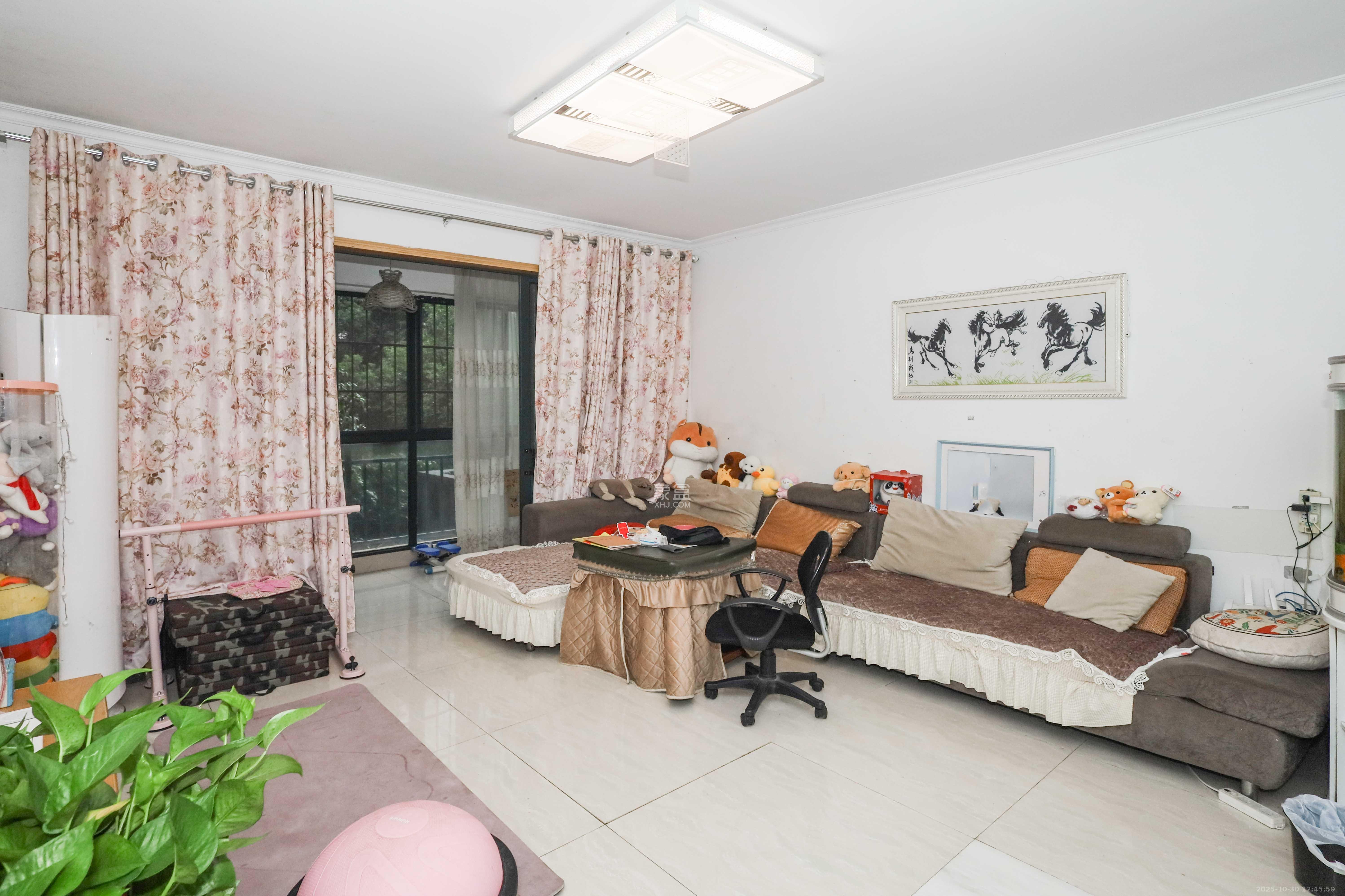 麓谷公馆(涉外国际公馆)  3室2厅2卫    98.0万 麓谷公馆(涉外国际公馆)  3室2厅2卫    98.0万客厅