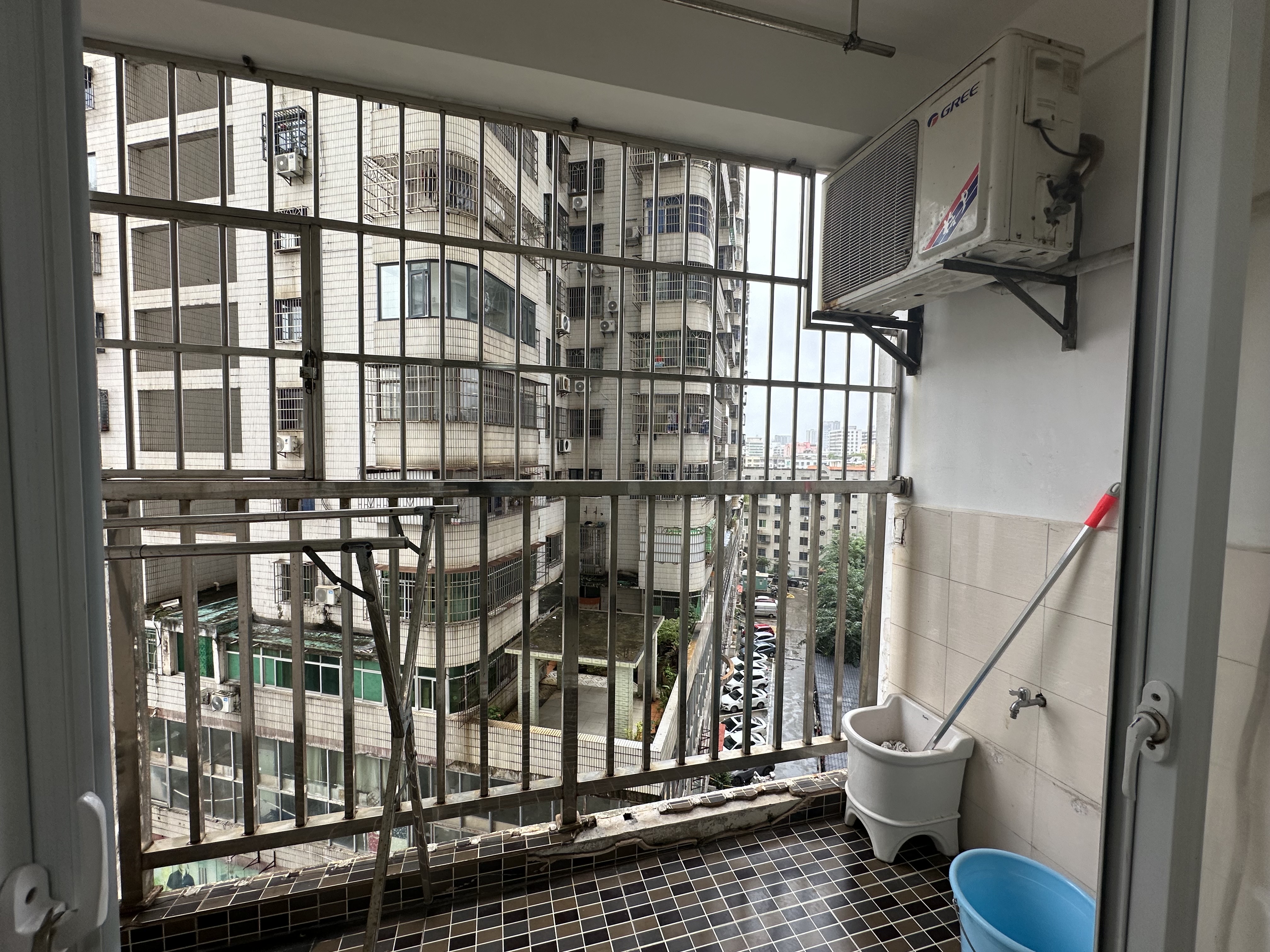 第五大道 1室1厅1卫 1800.0元/月 第五大道 1室1厅1卫 1800.0元/月室内图