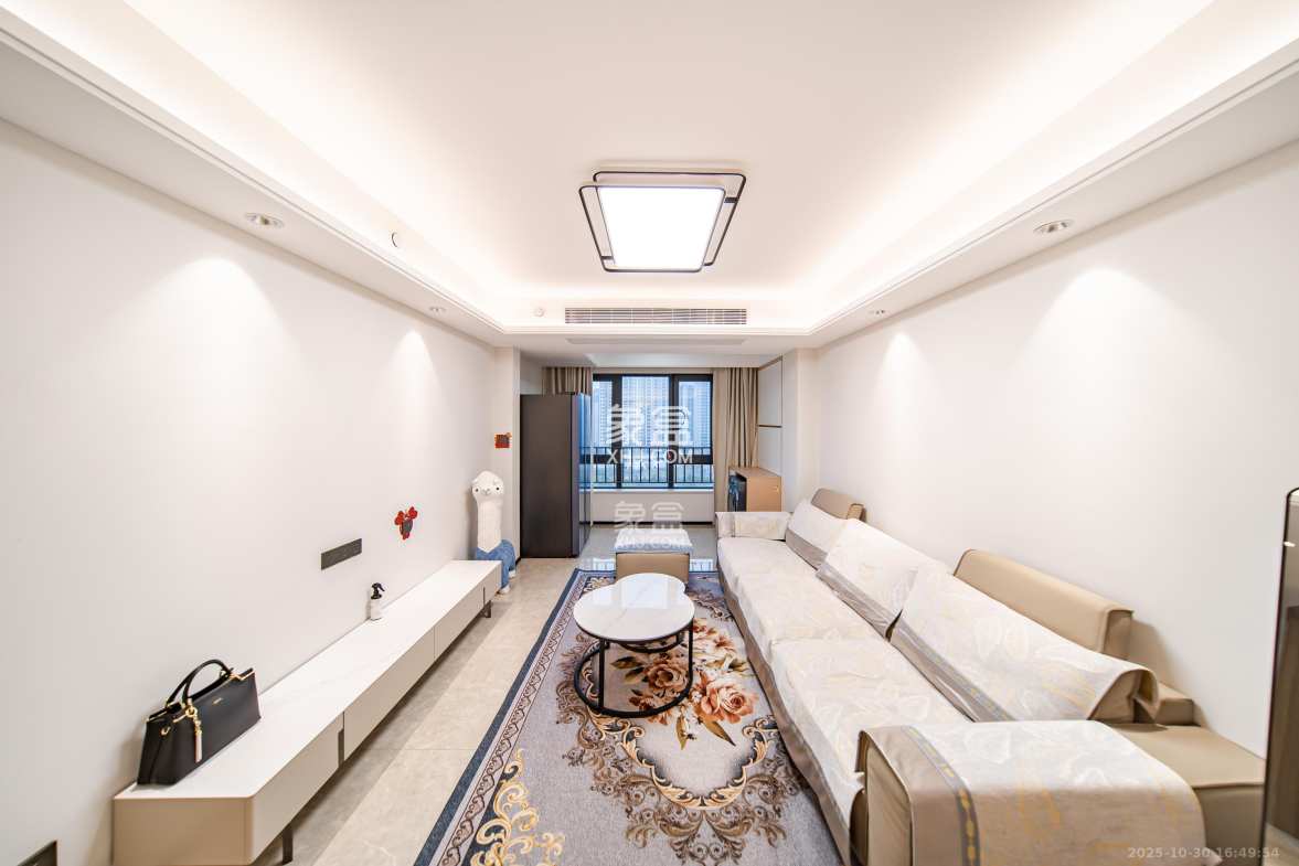 华润凯旋门二期 3室2厅2卫 140.0万 华润凯旋门二期 3室2厅2卫 140.0万客厅