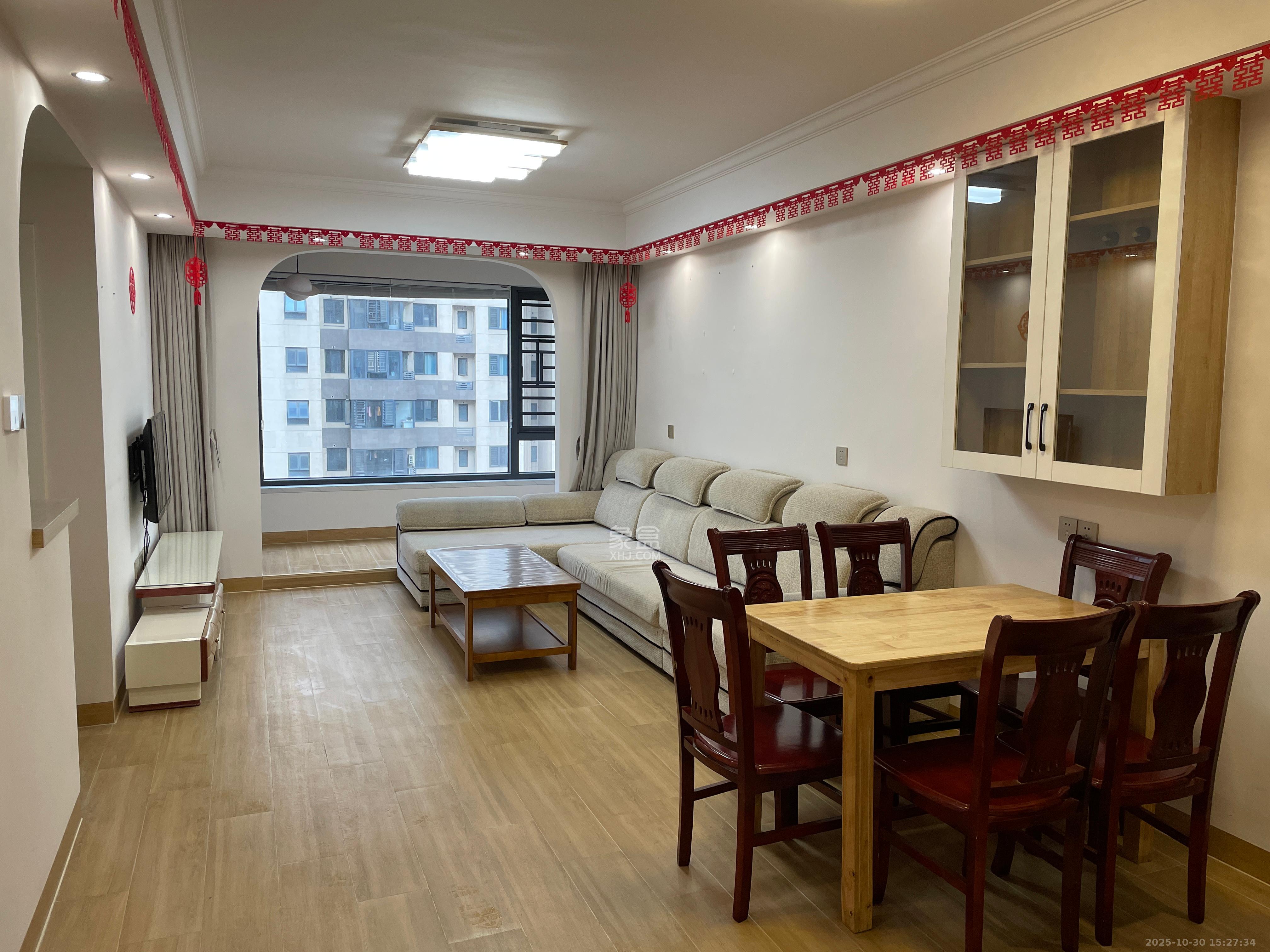 长房云时代  3室2厅1卫    2600.0元/月