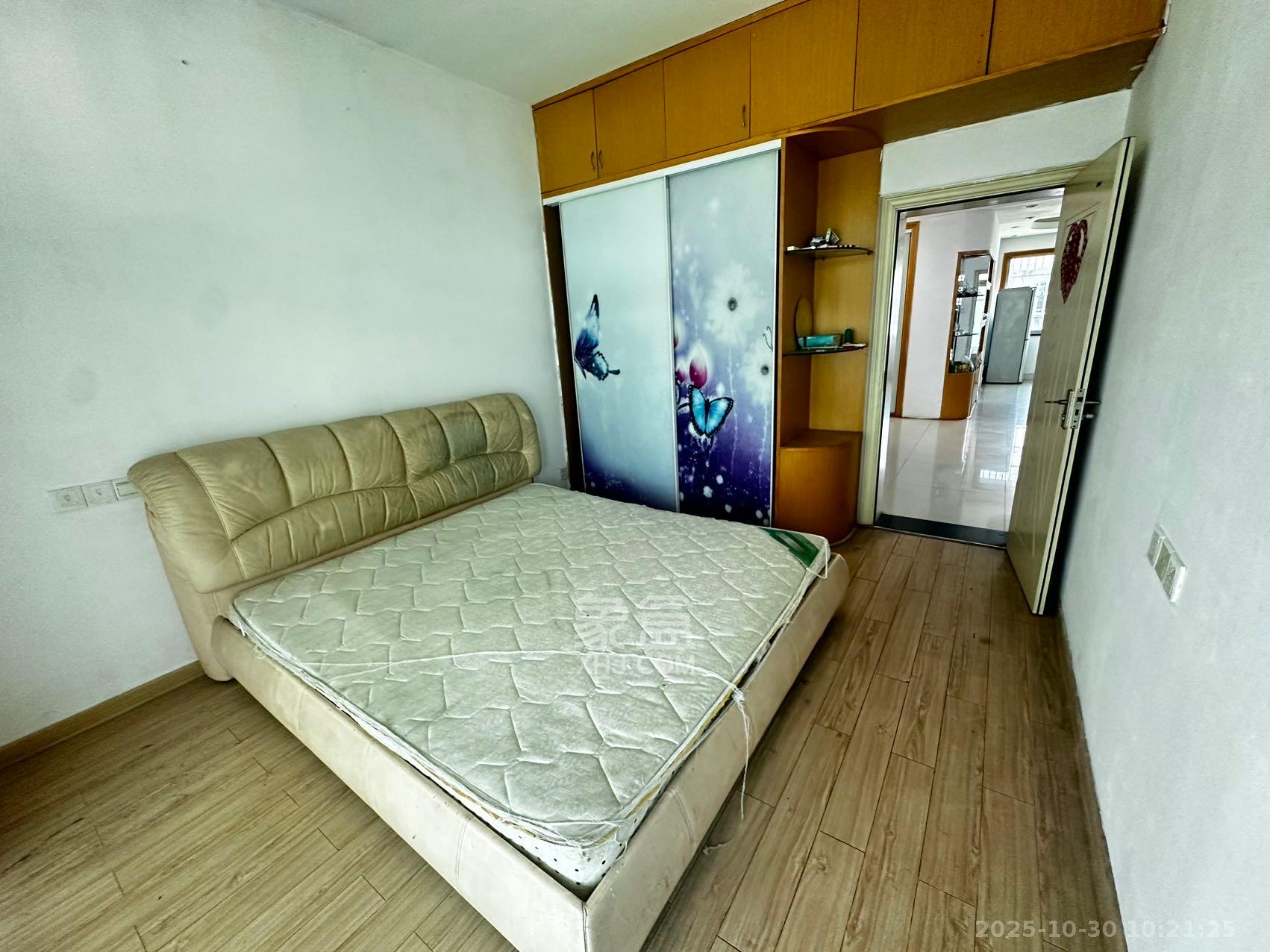 中南汽车世界 3室2厅1卫 1300.0元/月 中南汽车世界 3室2厅1卫 1300.0元/月室内图