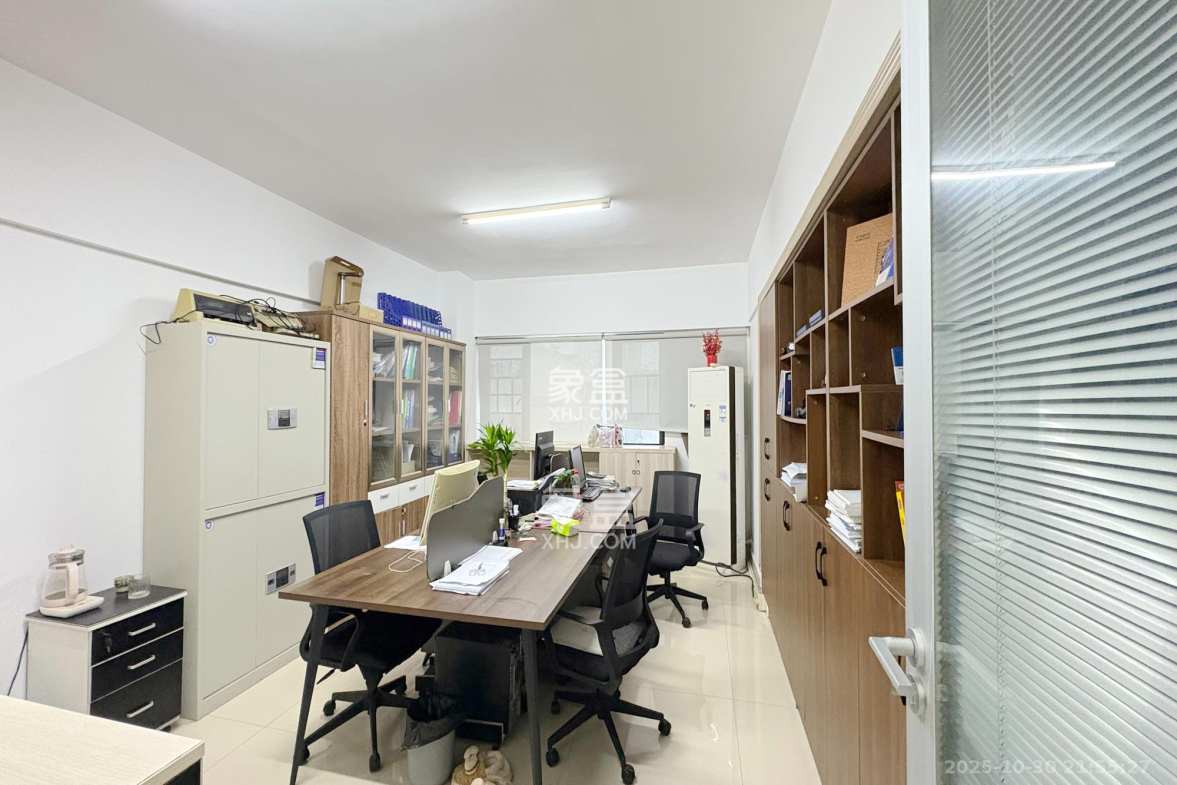 锦泰东环国际 2室2厅1卫 86.0万 锦泰东环国际 2室2厅1卫 86.0万其他