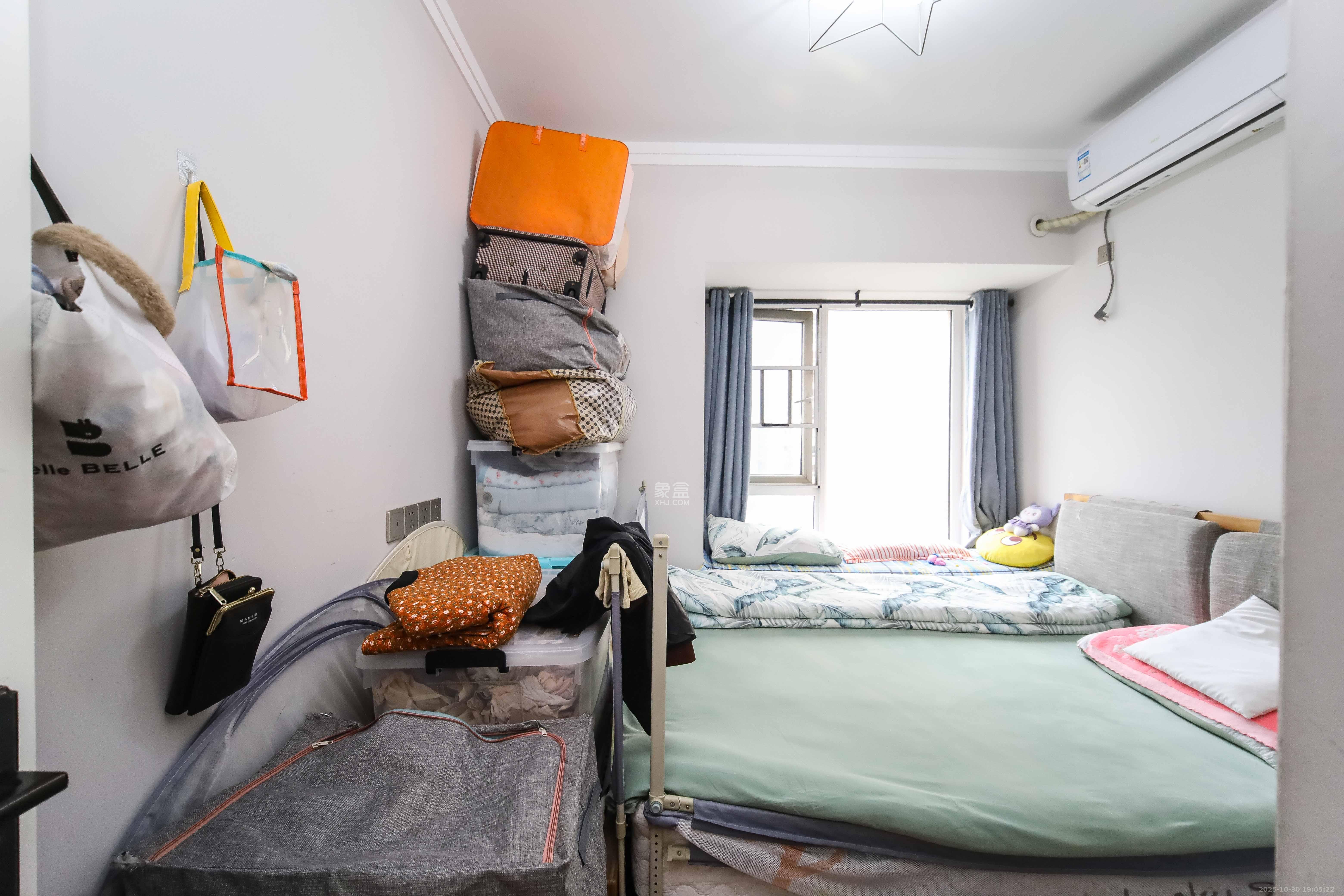 金地格林公馆  3室2厅2卫    145.0万卧室