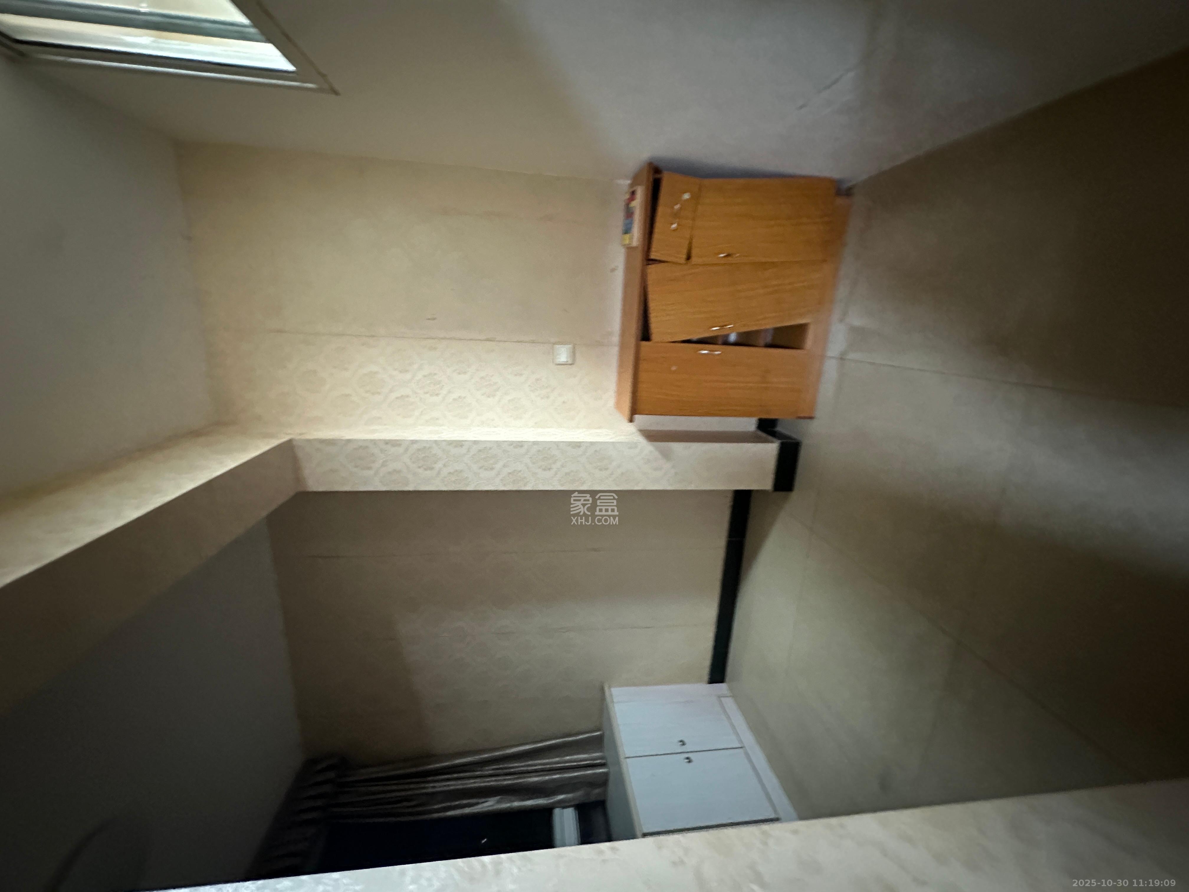 麓景裕园  4室2厅1卫    2600.0元/月室内图