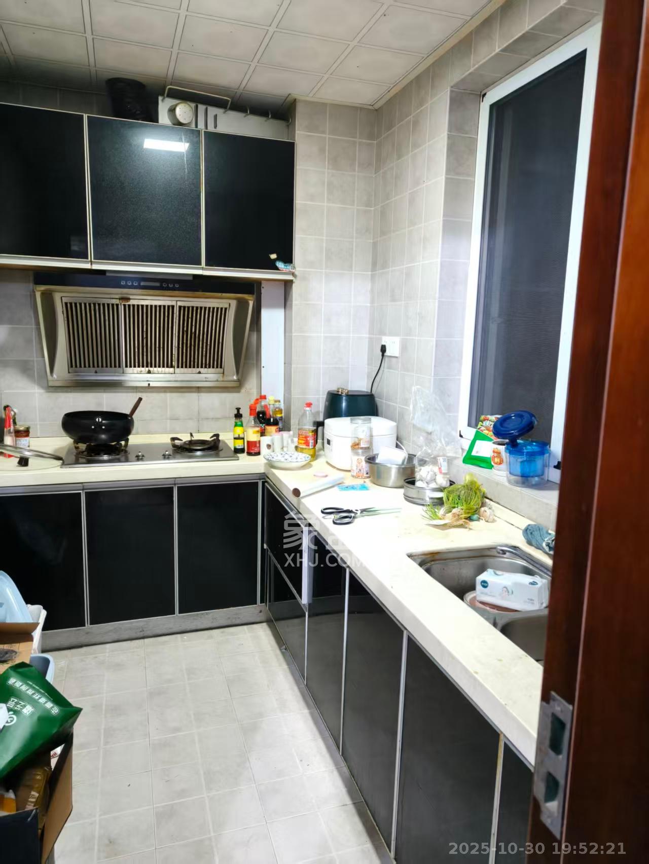 鑫天山城明珠  2室2厅1卫    1000.0元/月 鑫天山城明珠  2室2厅1卫    1000.0元/月室内图1