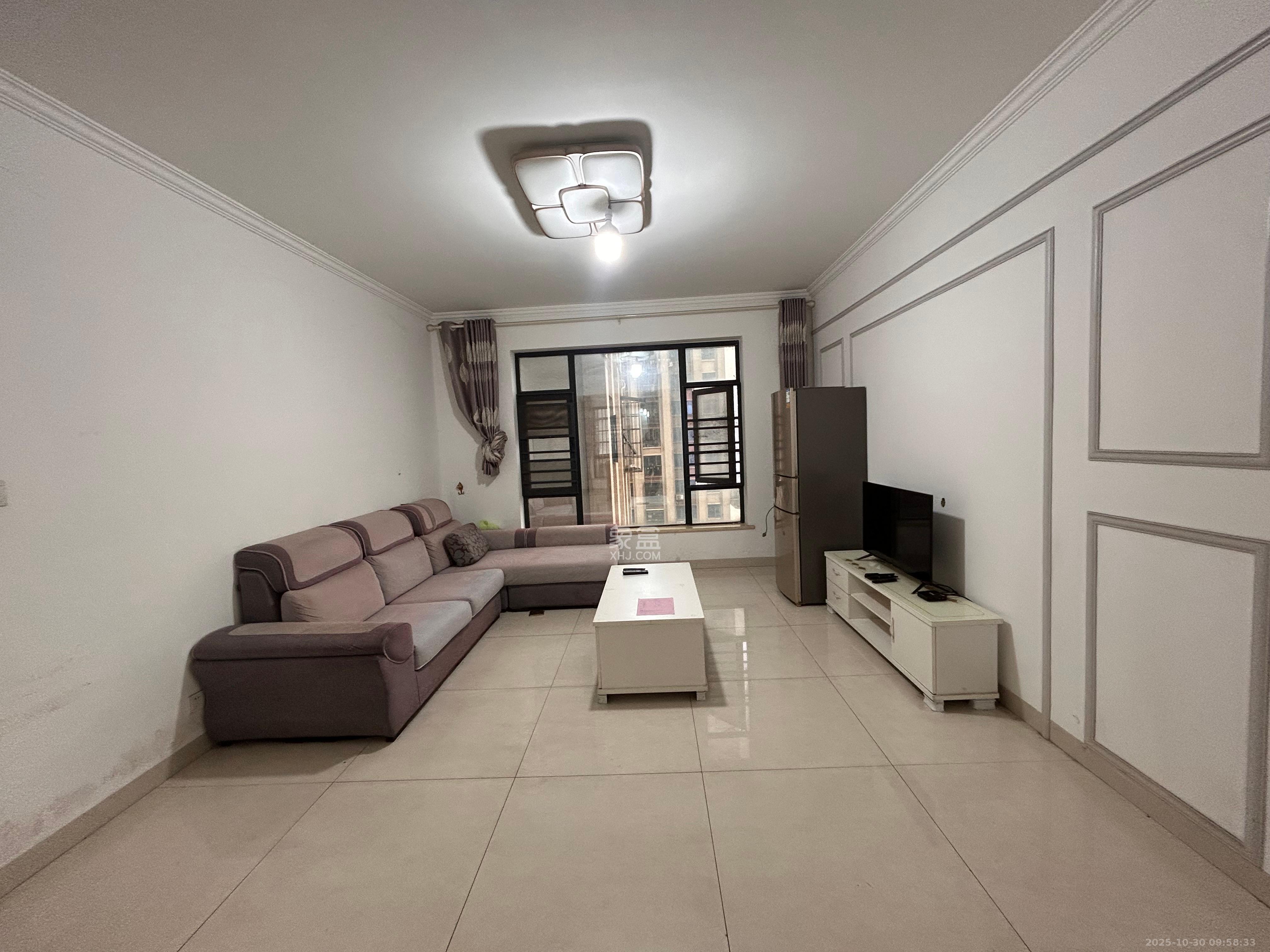 天元涉外景园B区  3室2厅2卫    2700.0元/月室内图