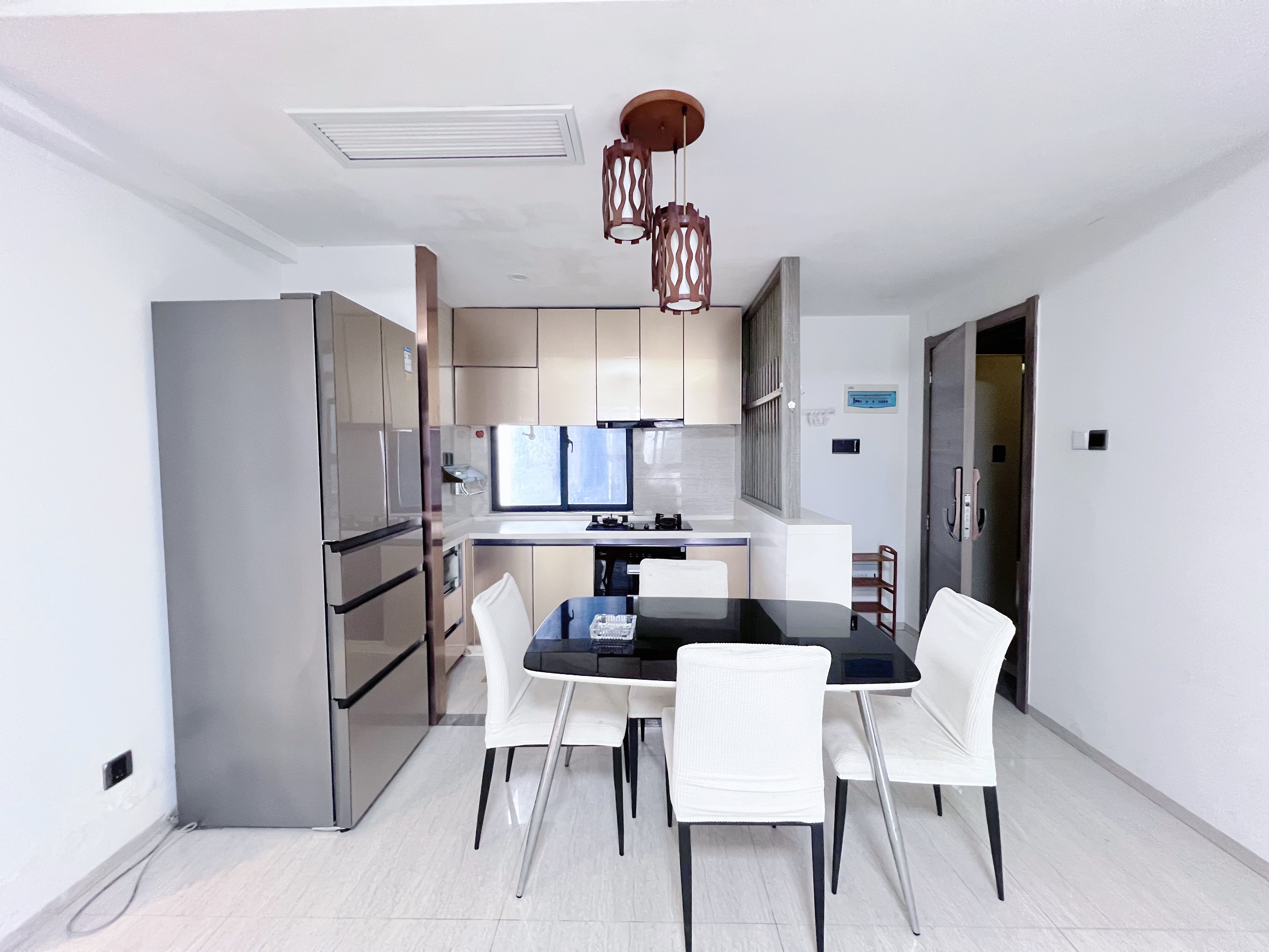 宇建国贸城  2室2厅1卫    3700.0元/月室内图