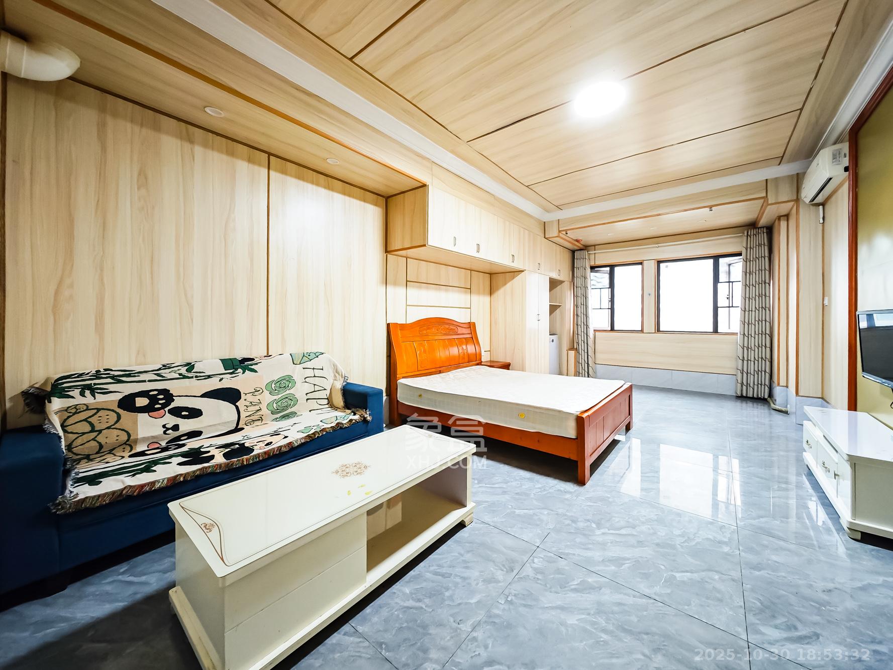 福晟钱隆国际（晟冉景苑）  1室1厅1卫    26.0万客厅