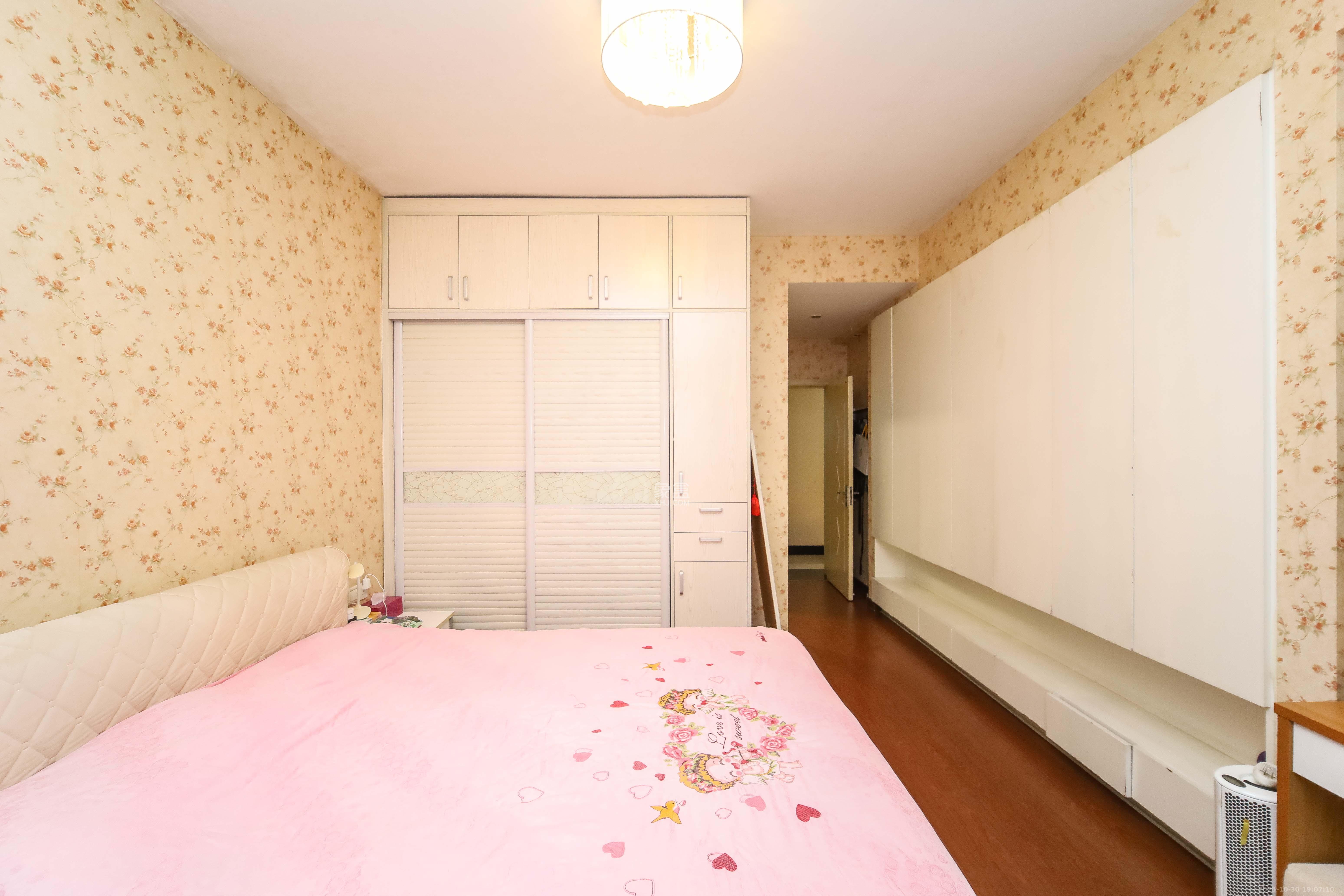 银港水晶城  3室2厅2卫    108.0万卧室