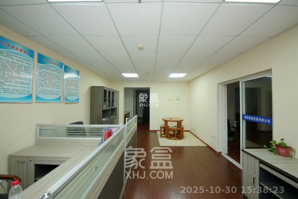 标志商务中心  1室1厅1卫    6600.0元/月室内图