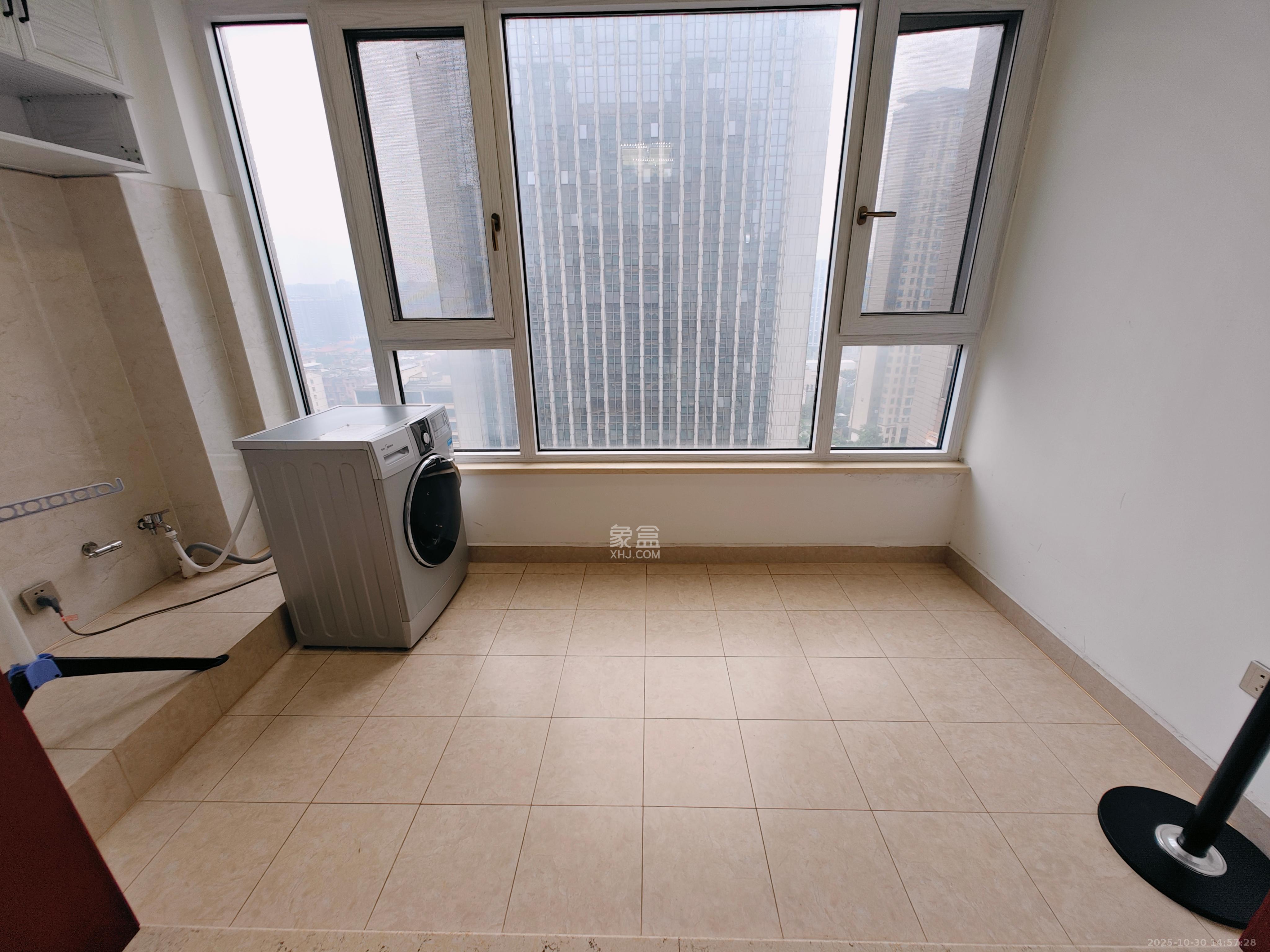 鑫远湘府华城  4室2厅2卫    2900.0元/月 鑫远湘府华城  4室2厅2卫    2900.0元/月室内图