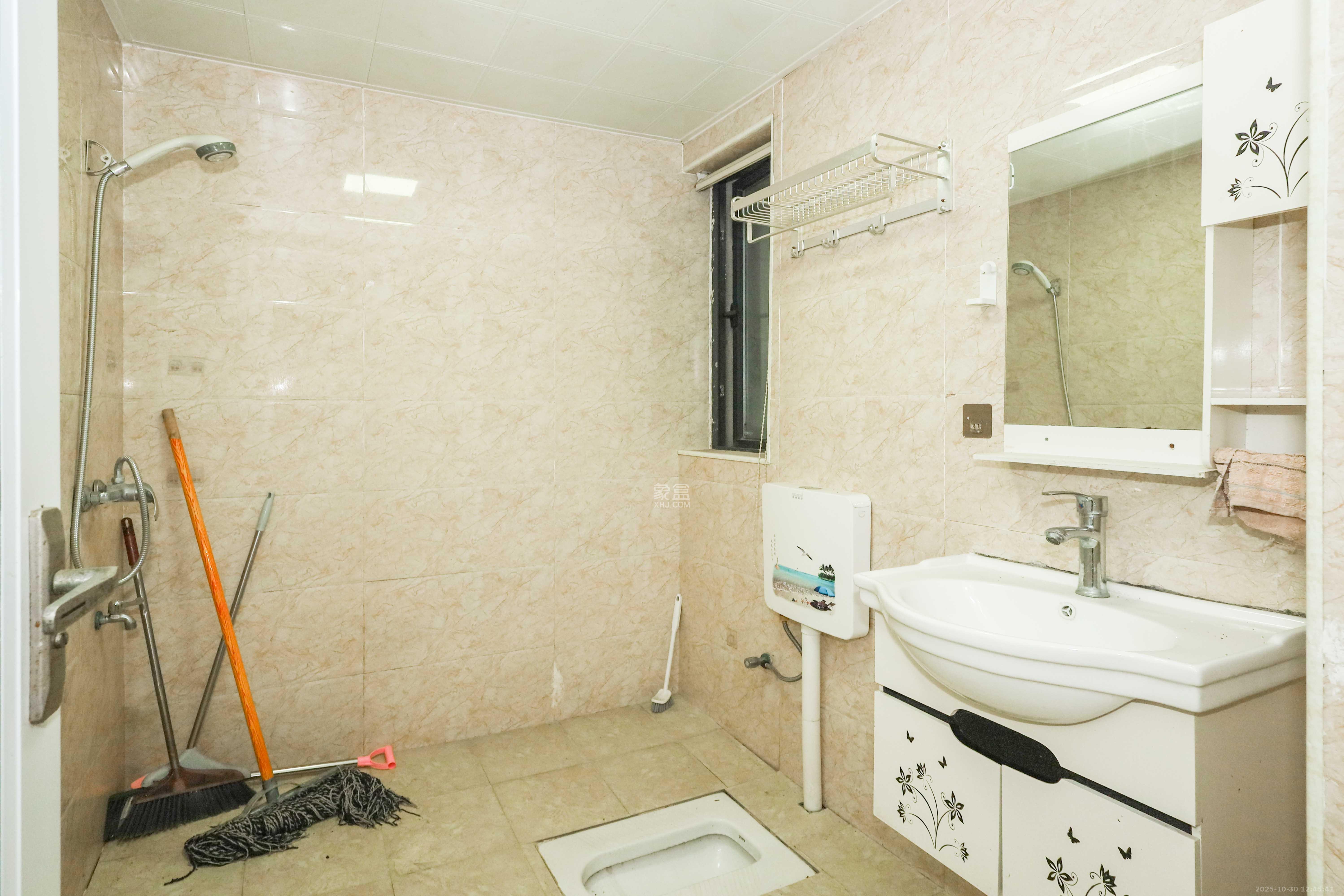 中国铁建梅溪青秀一期  3室2厅2卫    105.0万卫生间