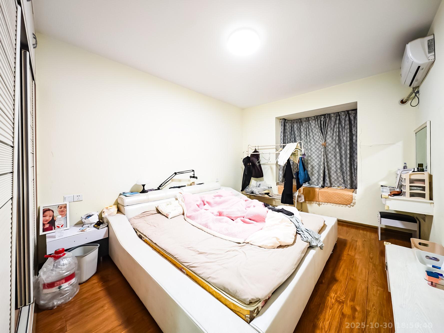 山语城二期  2室2厅1卫    60.0万卧室