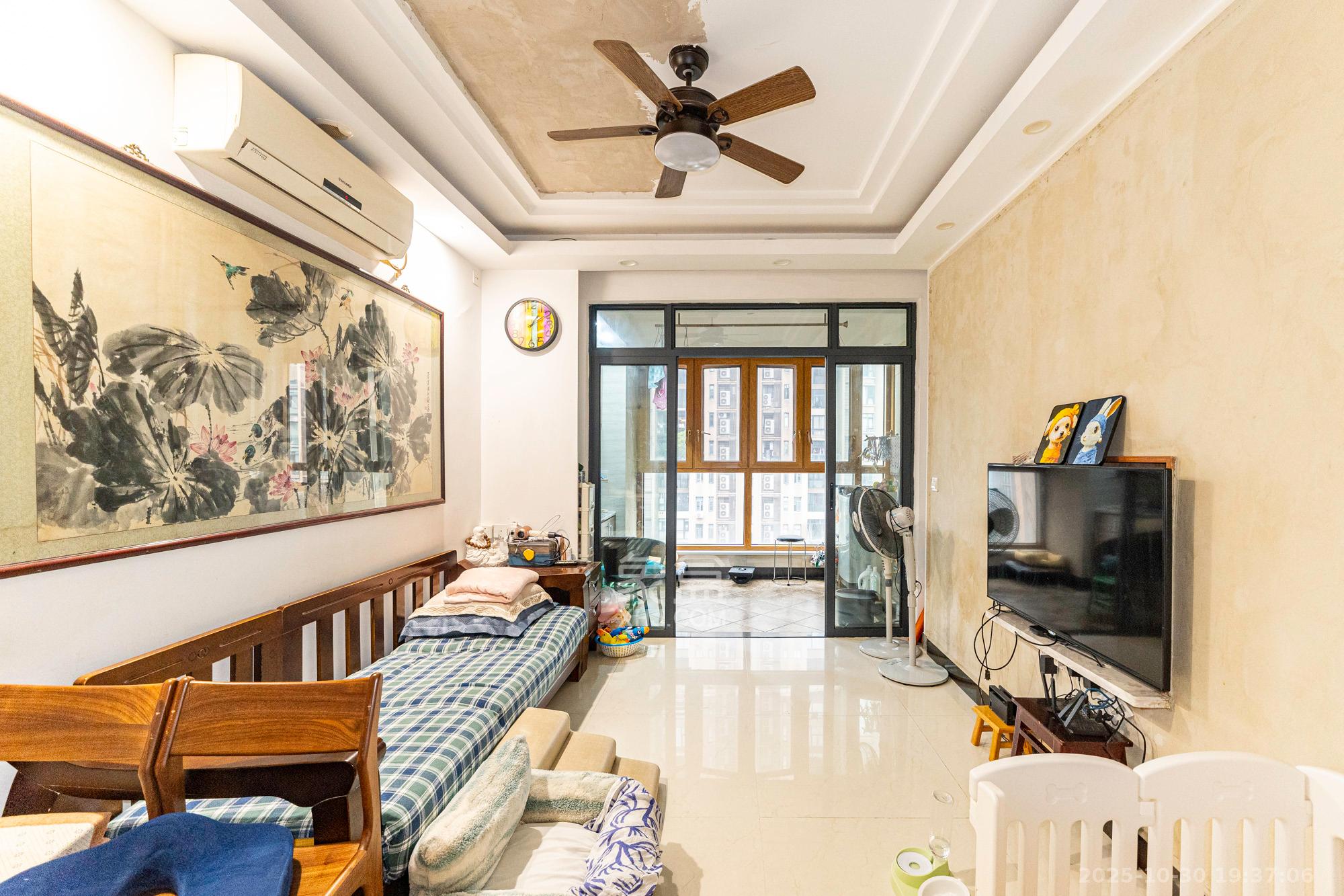 藏珑湖上国际花园  3室2厅2卫    85.0万