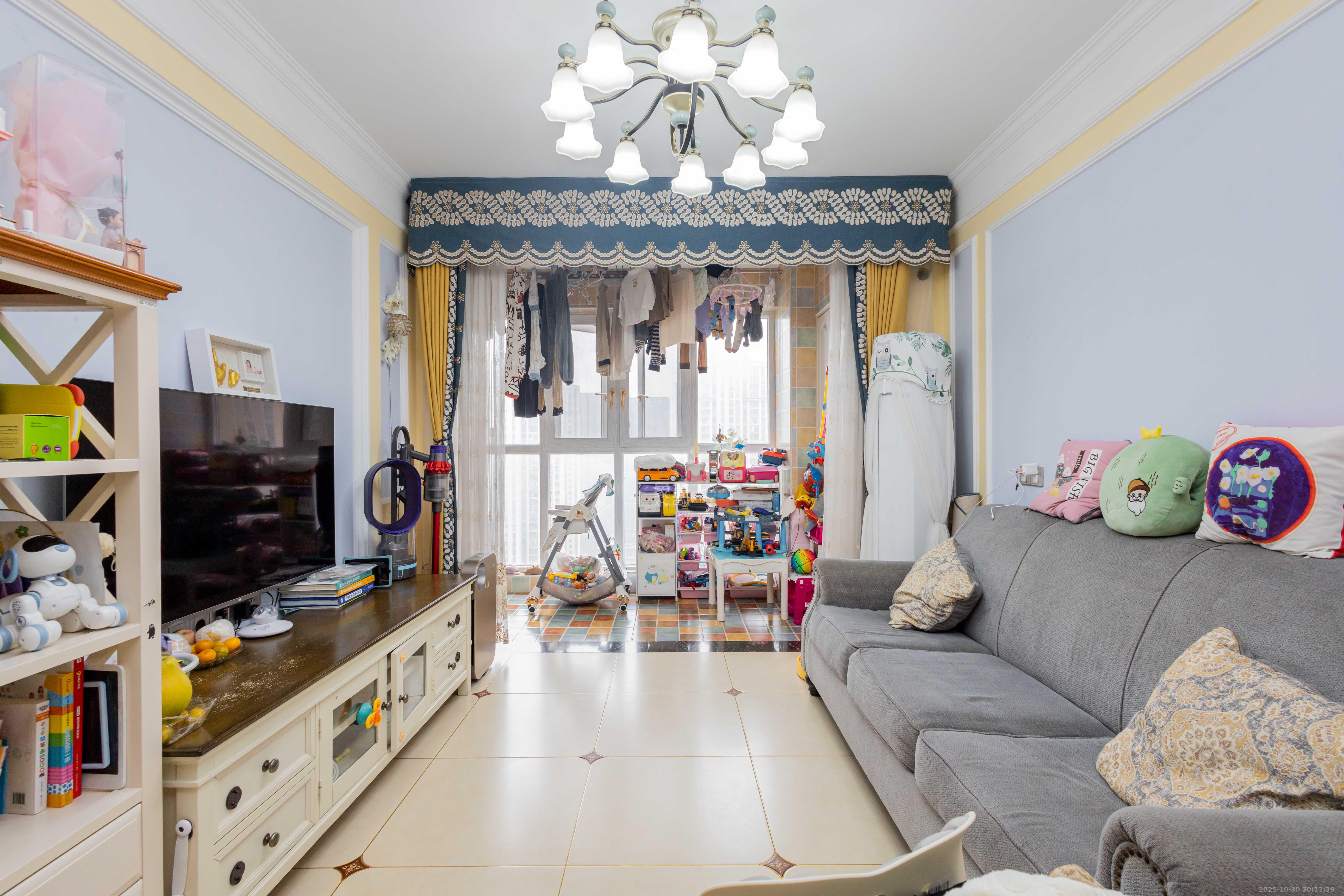 芙蓉万国城MOMA（卓越汇富苑）  3室1厅1卫    98.8万客厅