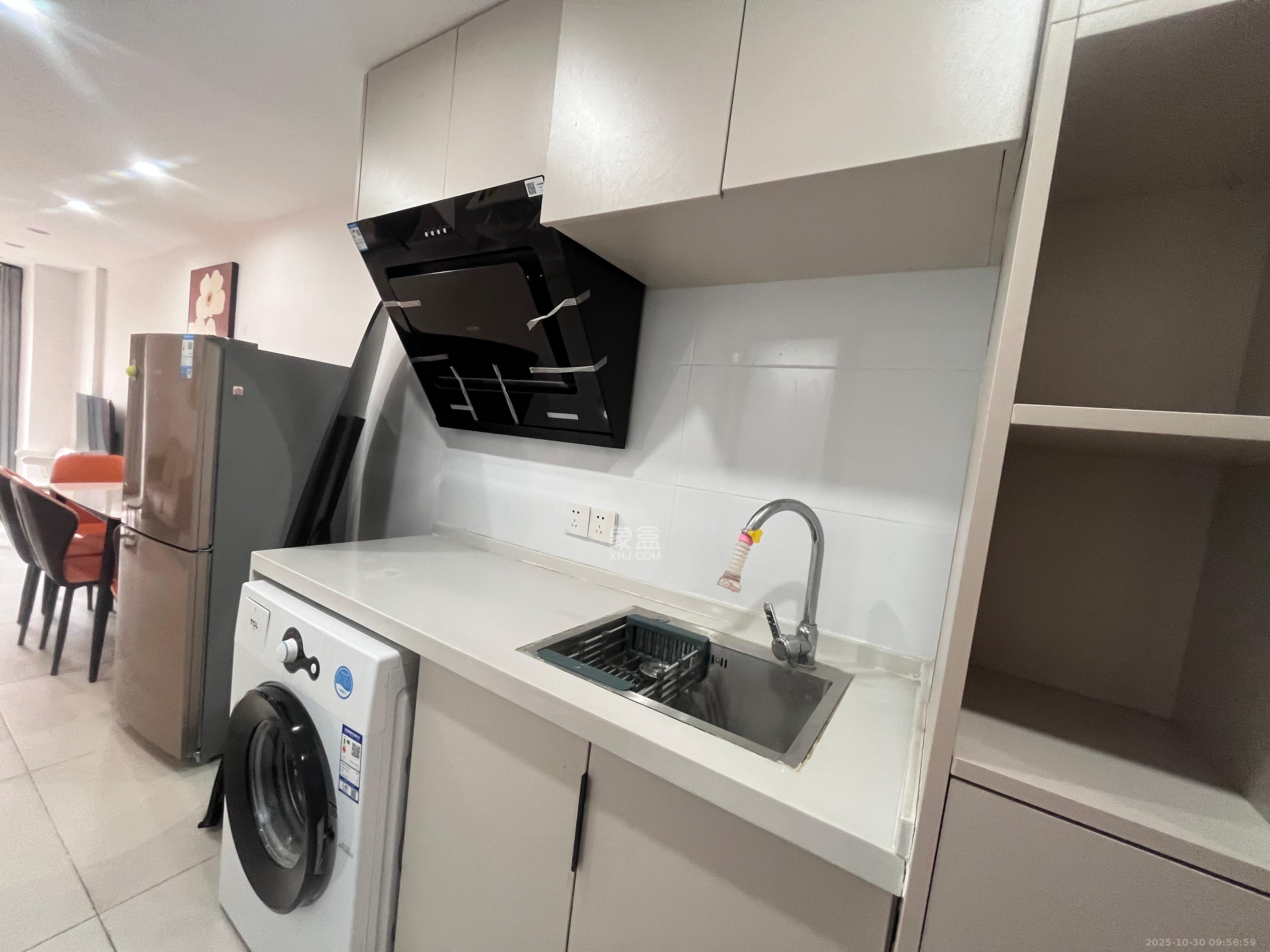 卓越江岸  2室1厅1卫    2300.0元/月室内图