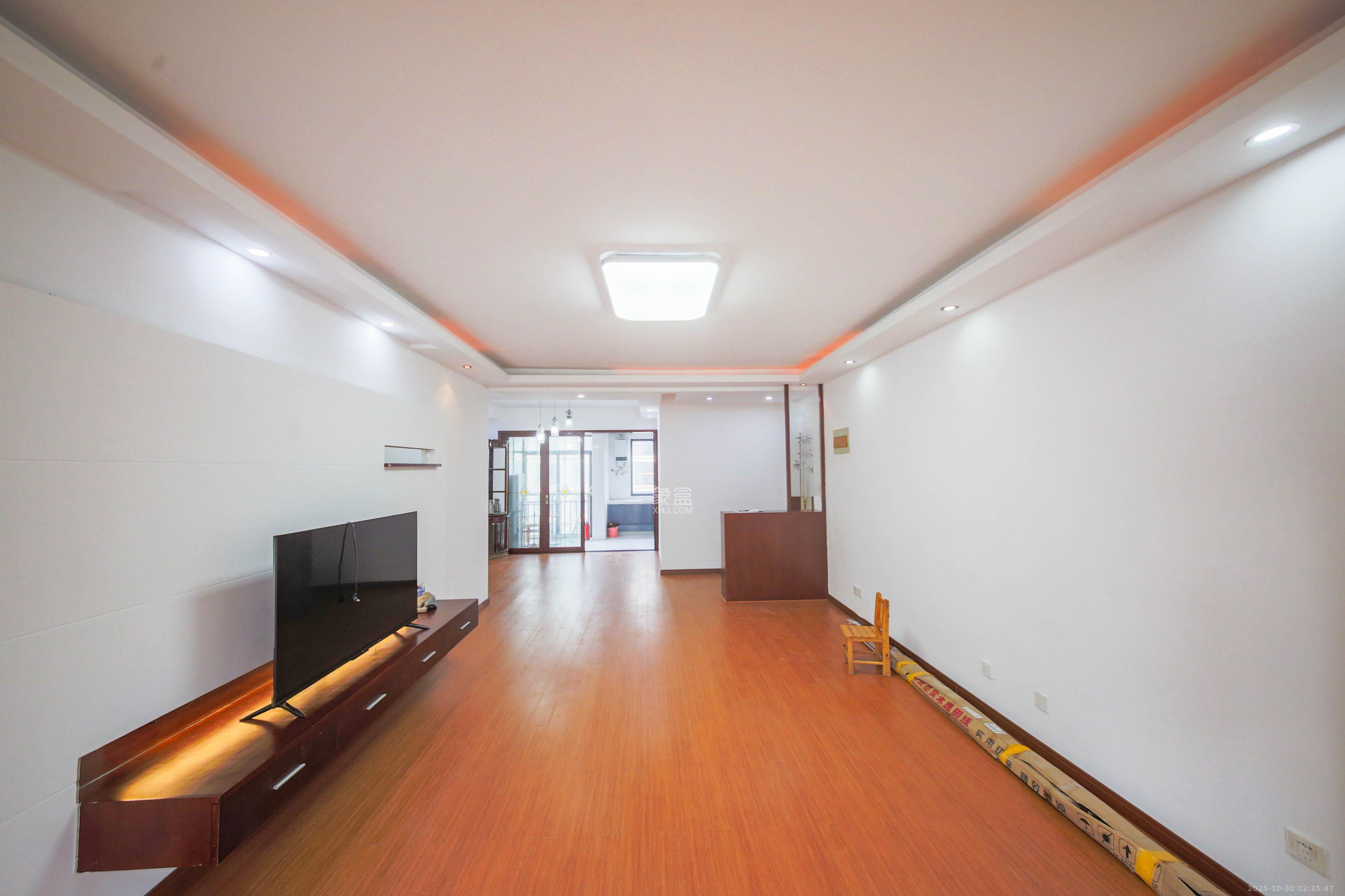 满庭芳小区 3室2厅2卫 100.0万 满庭芳小区 3室2厅2卫 100.0万客厅