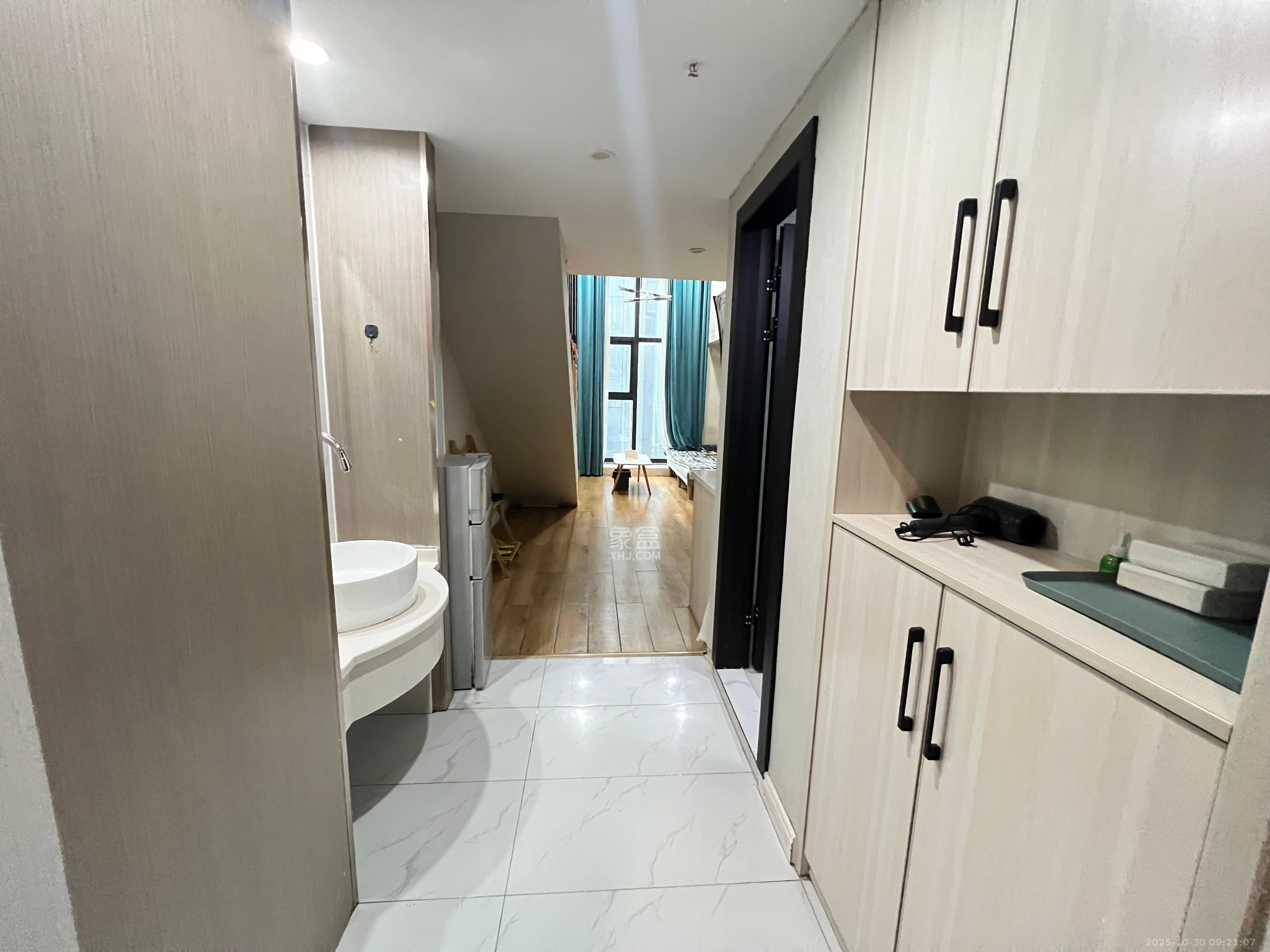 东盈商业广场(华泉城市广场) 1室1厅1卫 2200.0元/月 东盈商业广场(华泉城市广场) 1室1厅1卫 2200.0元/月室内图