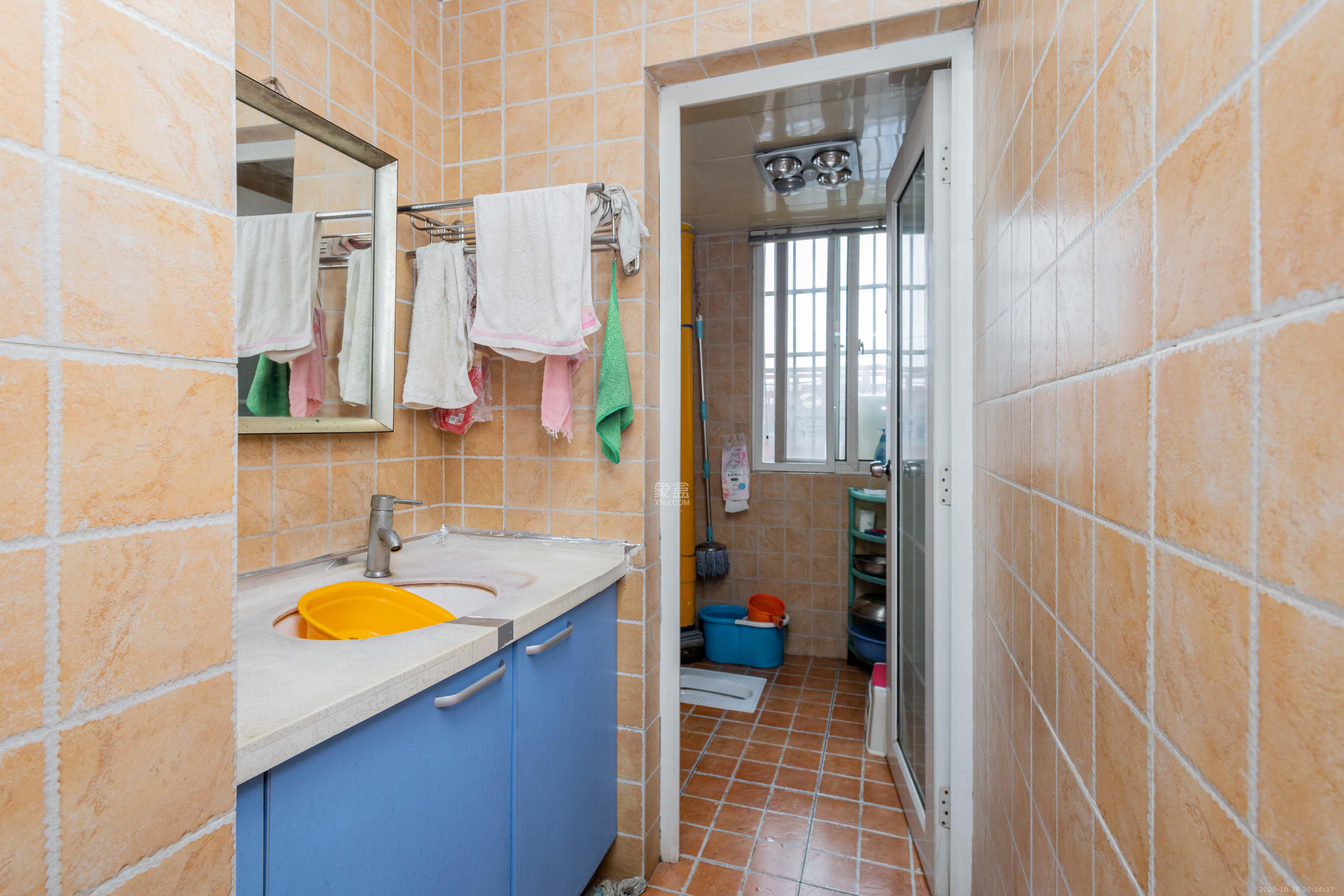 未来蜂巢 3室2厅2卫 45.8万 未来蜂巢 3室2厅2卫 45.8万卫生间