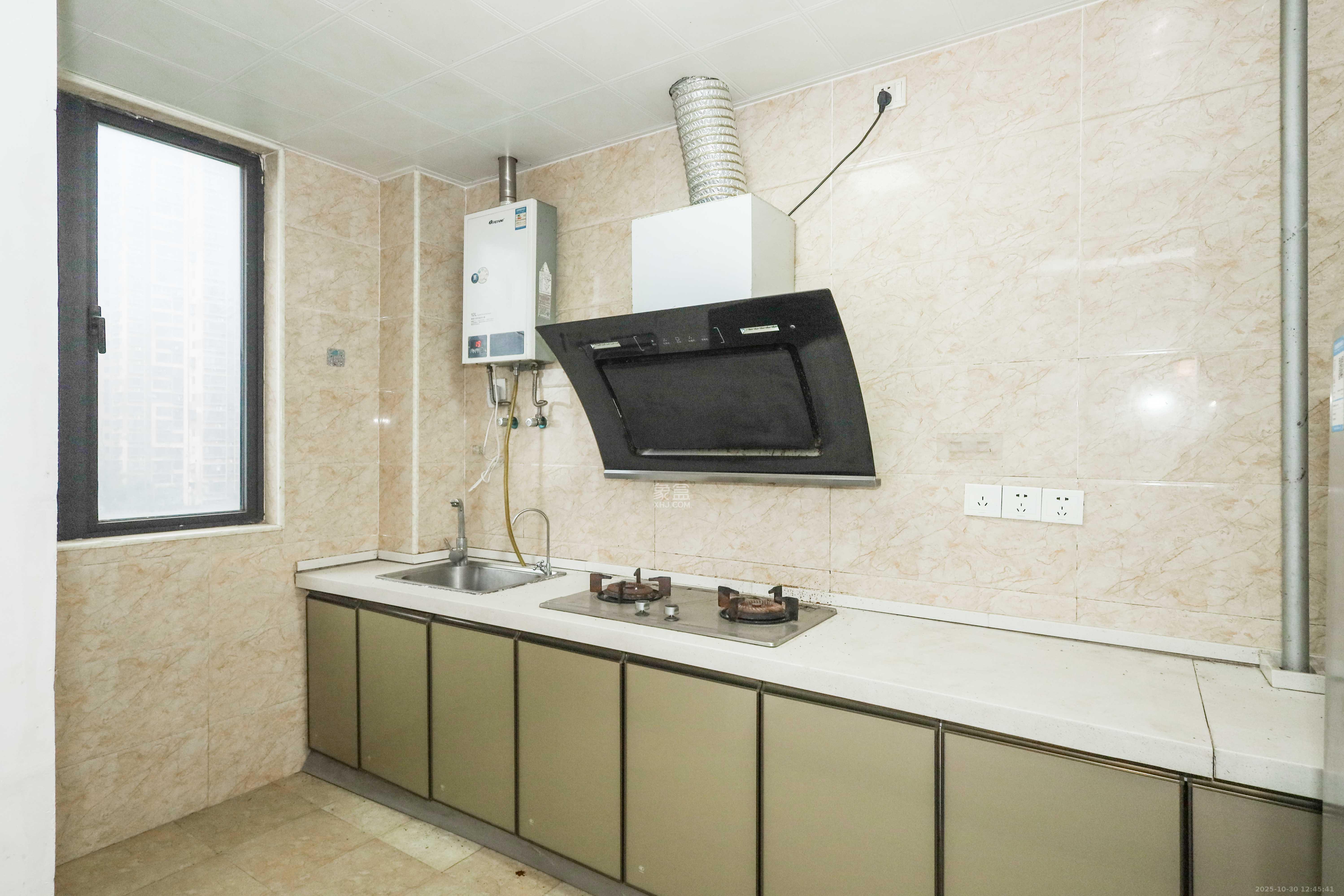 中国铁建梅溪青秀一期  3室2厅2卫    105.0万 中国铁建梅溪青秀一期  3室2厅2卫    105.0万厨房