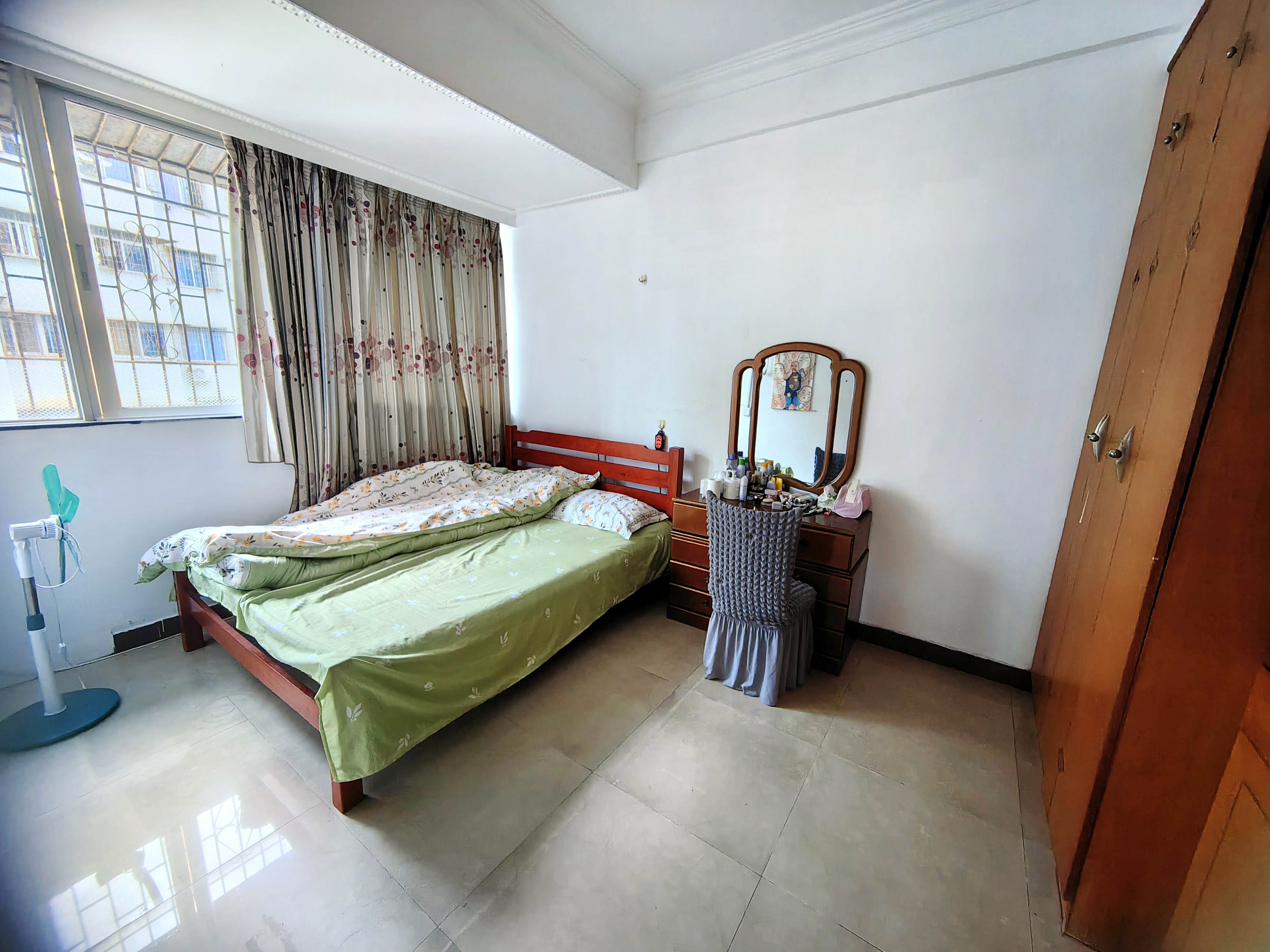 电信小区  1室0厅0卫    110.0万客厅