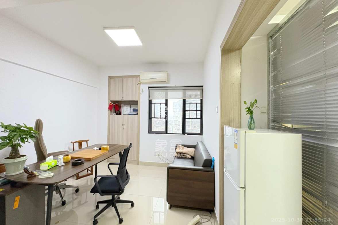 锦泰东环国际 2室2厅1卫 86.0万 锦泰东环国际 2室2厅1卫 86.0万卧室